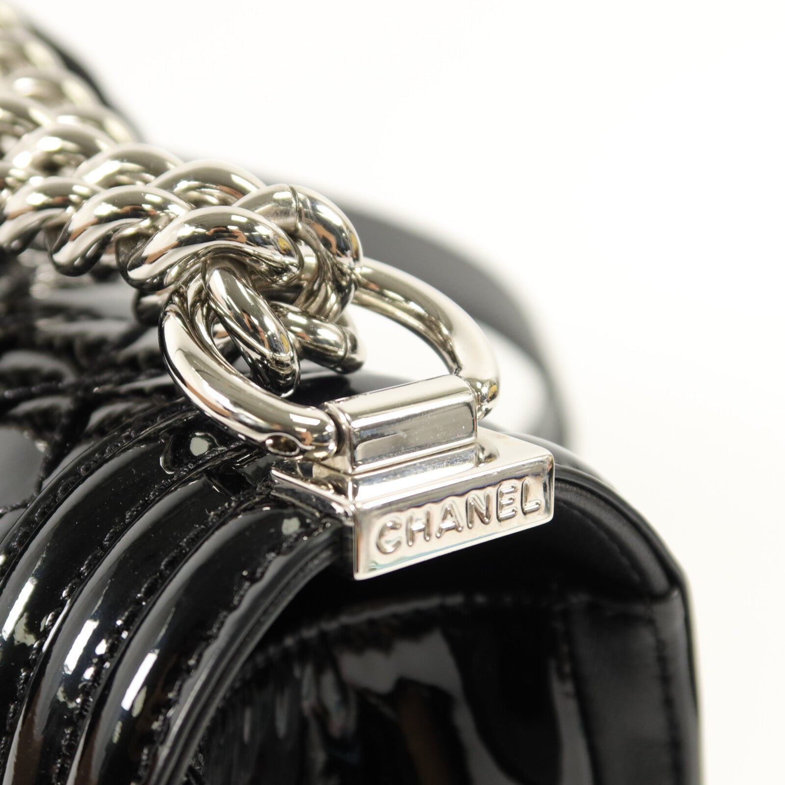 CHANEL 漆皮皮革Boy 25鏈帶肩背袋