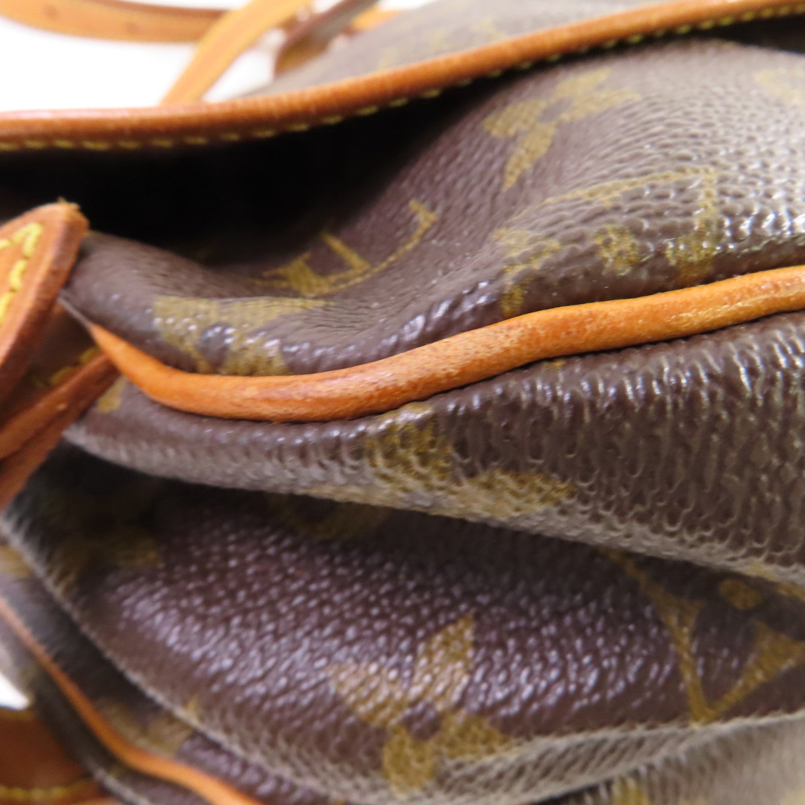 LOUIS VUITTON Monogram Saumur 30 Shoulder Bag金扣肩背袋啡色