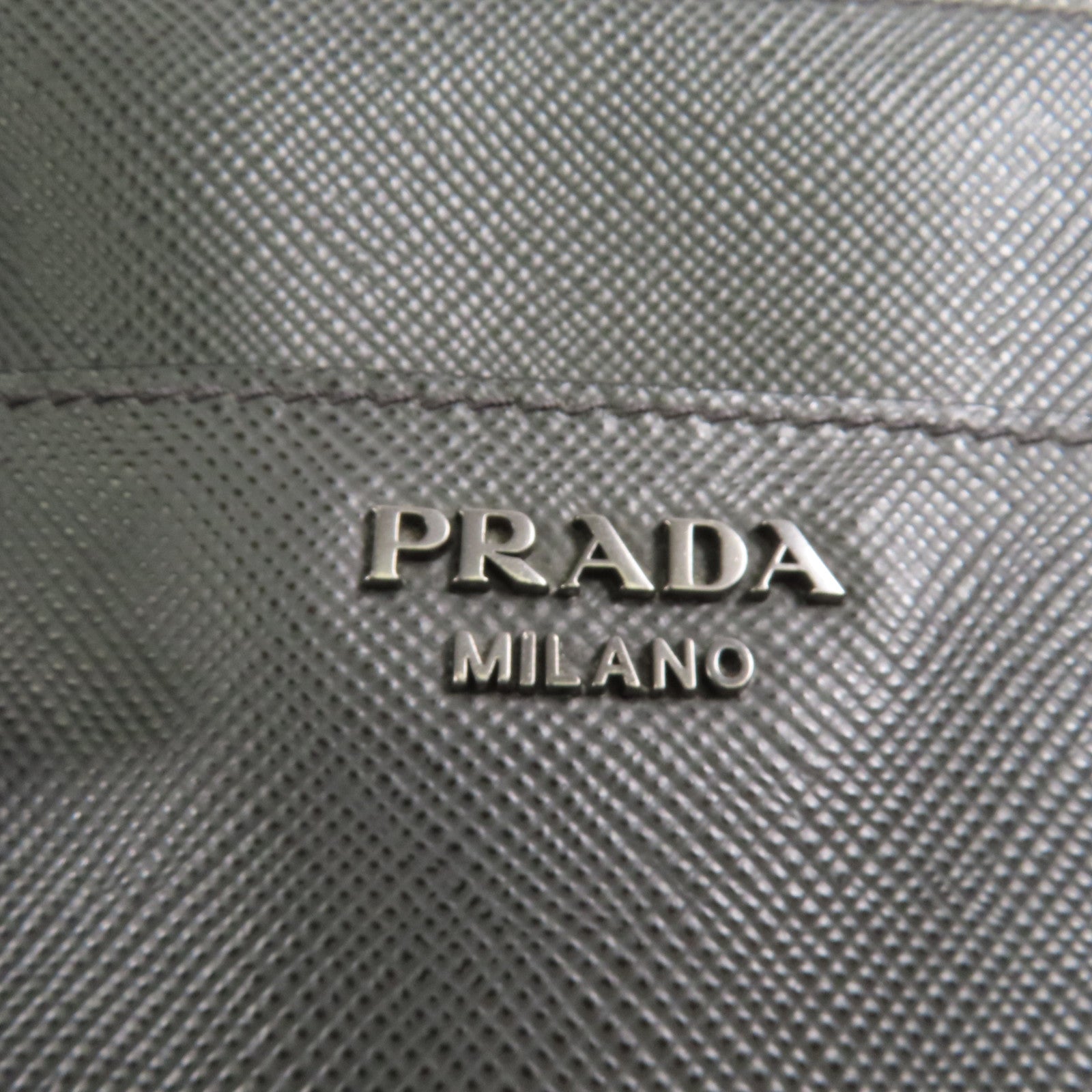 PRADA 牛皮皮革Briefcase銀扣公事包