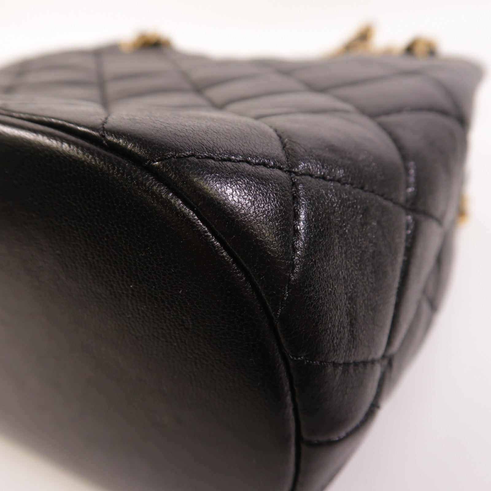 CHANEL 羊皮皮革Bucket Bag金扣鏈帶肩背袋
