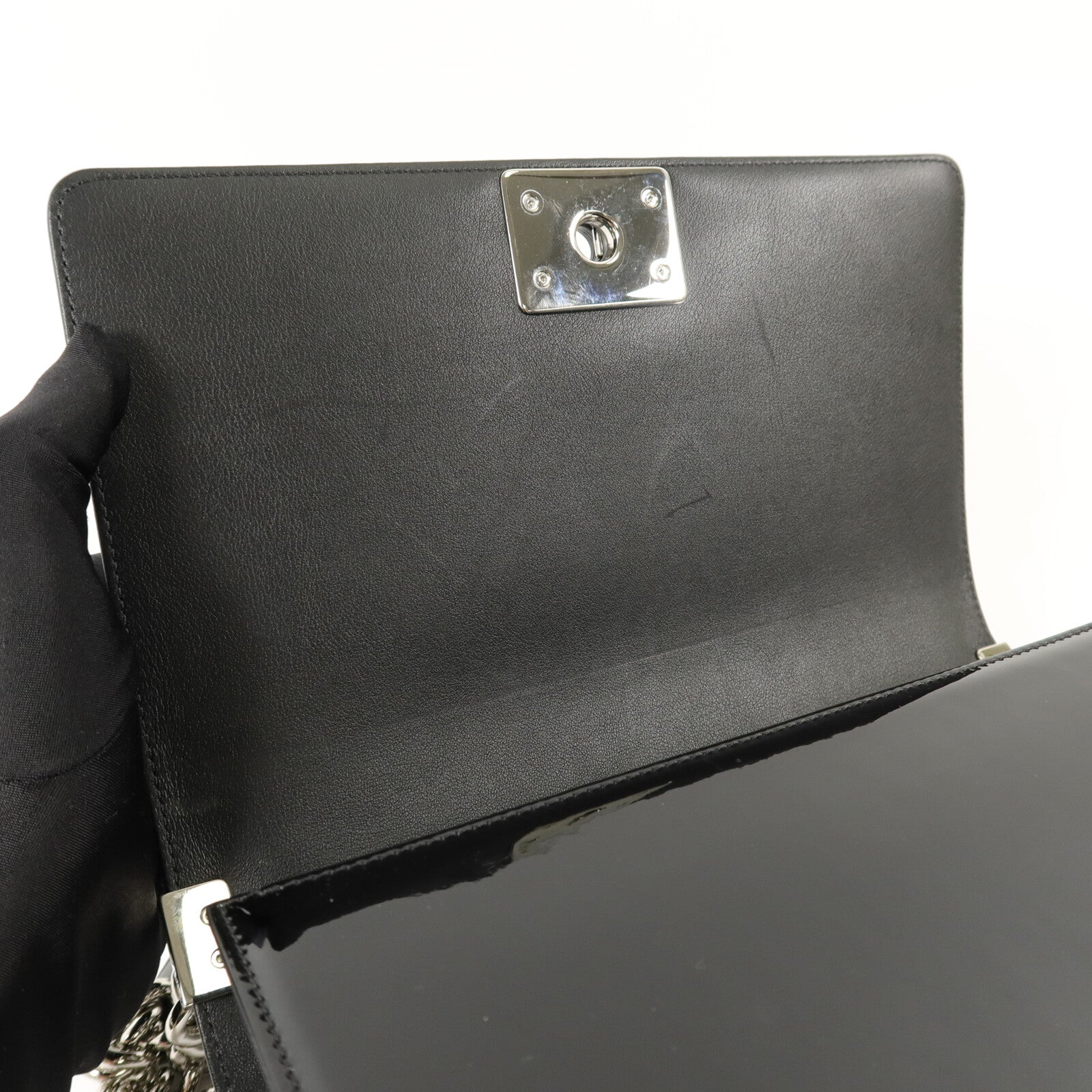 CHANEL 漆皮皮革Boy 25鏈帶肩背袋