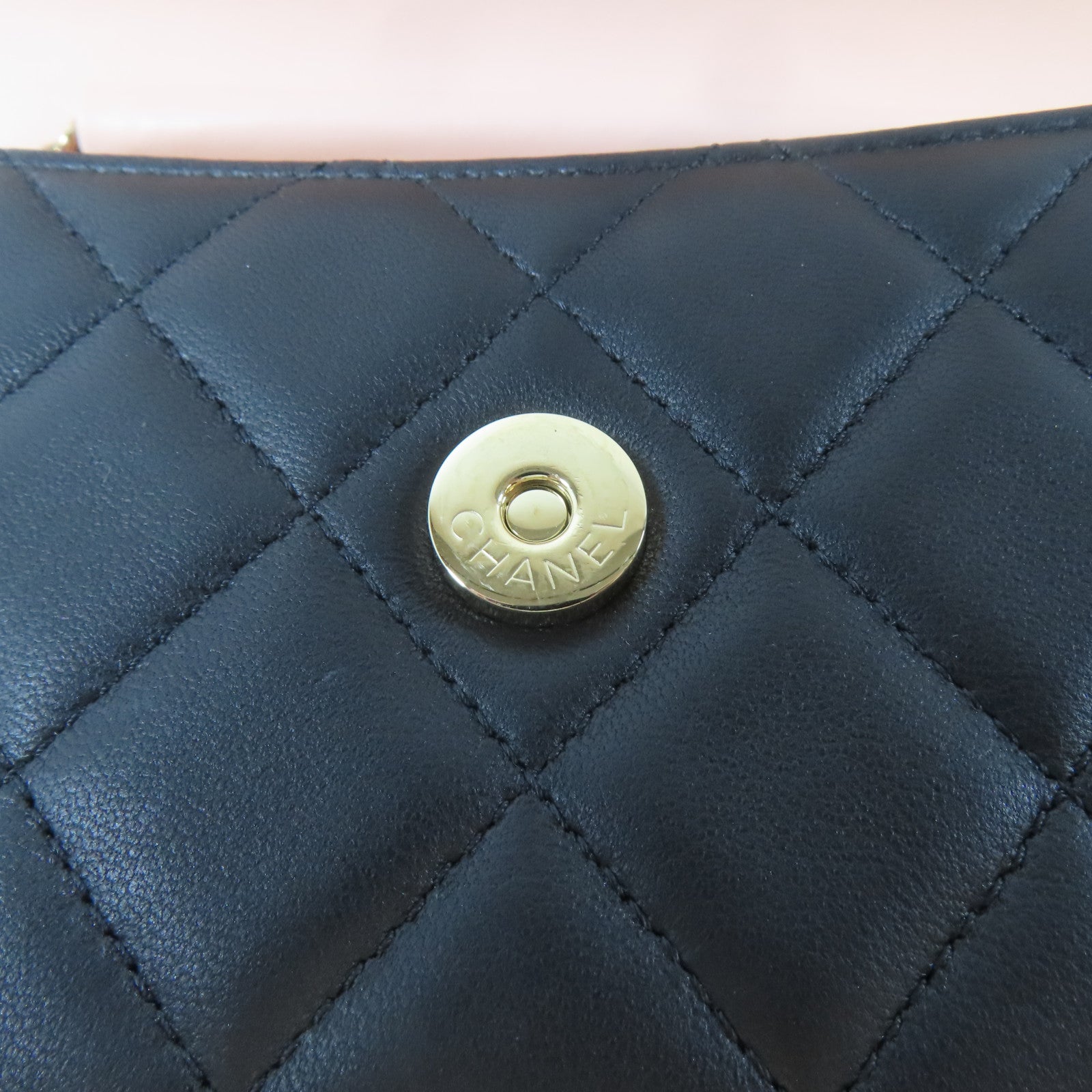 CHANEL 菱格羊皮皮革Mini Wallet On Chain金扣鏈帶肩背袋黑色/粉紅色