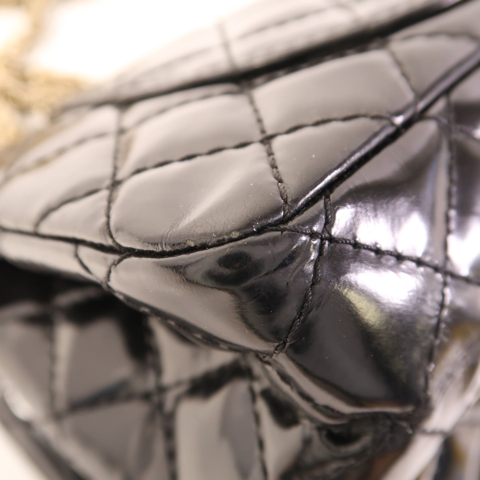 CHANEL 漆皮皮革2.55 Chain Shoulder金扣鏈帶肩背袋