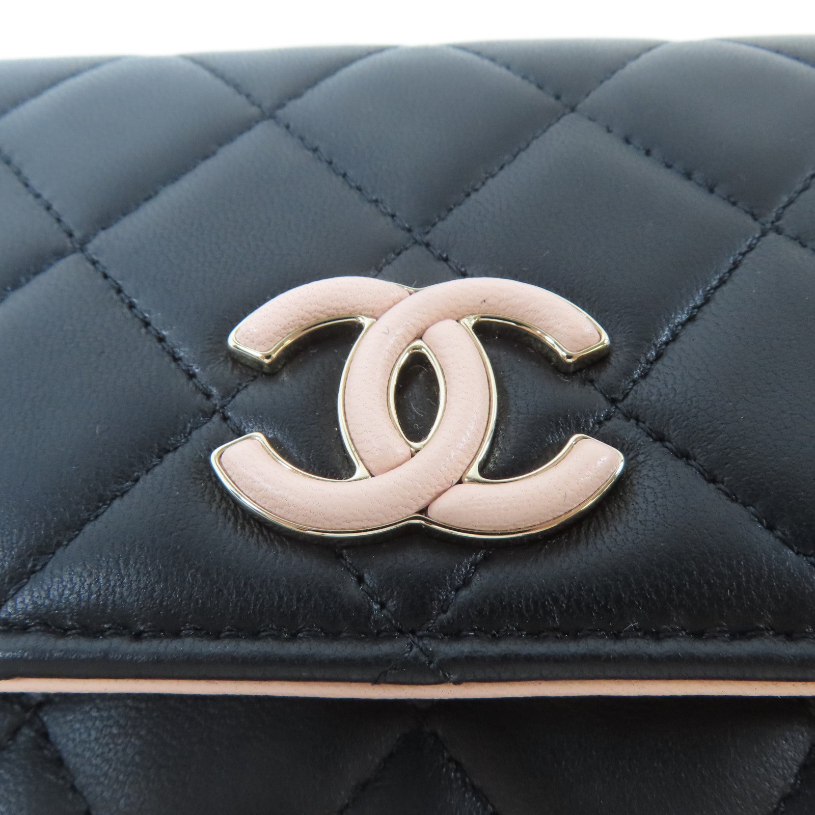 CHANEL 菱格羊皮皮革Mini Wallet On Chain金扣鏈帶肩背袋黑色/粉紅色
