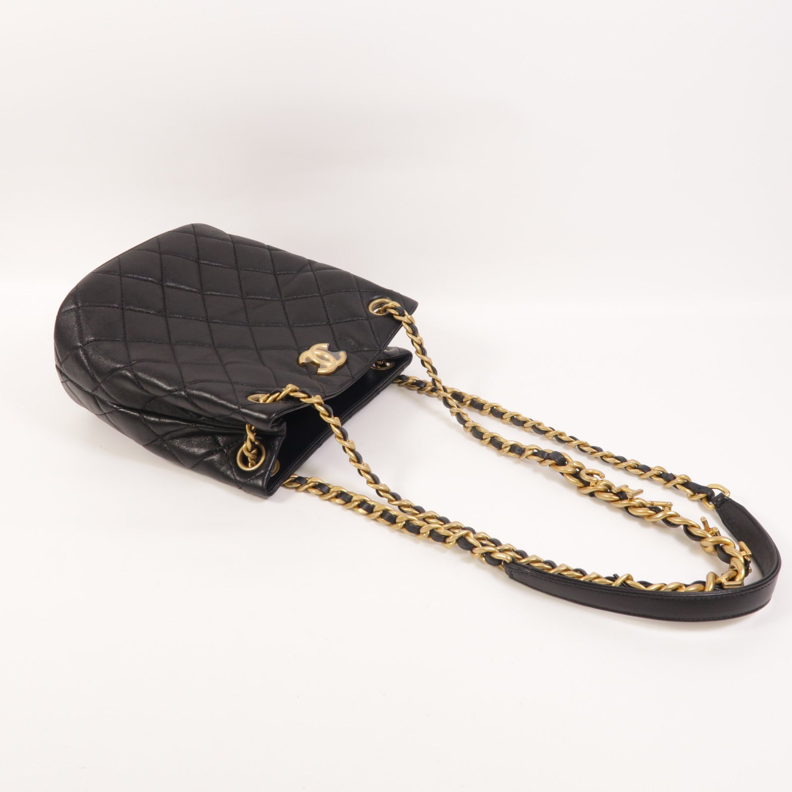 CHANEL 羊皮皮革Bucket Bag金扣鏈帶肩背袋