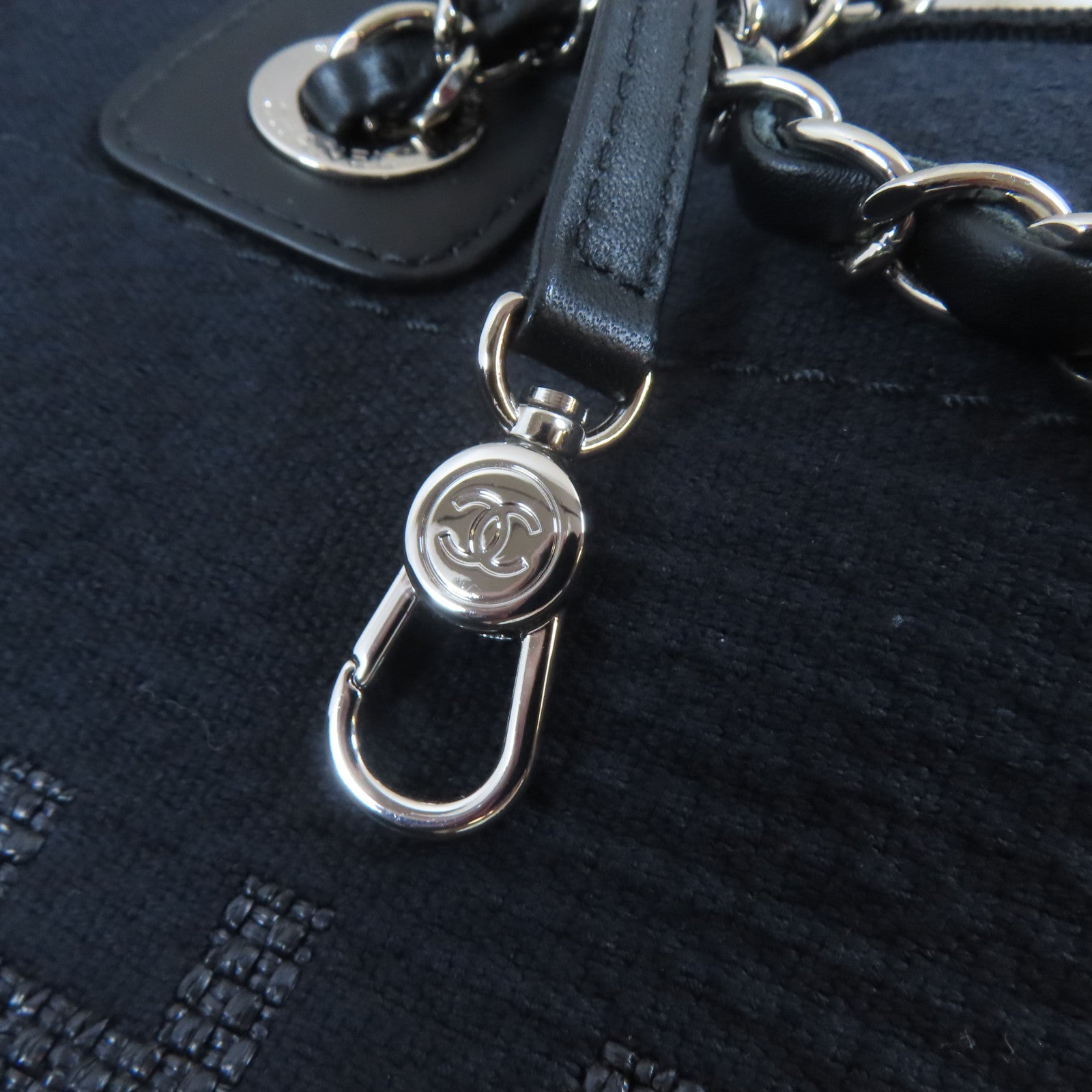 CHANEL 帆布Deauville Tote Medium銀扣手挽肩背兩用袋黑色