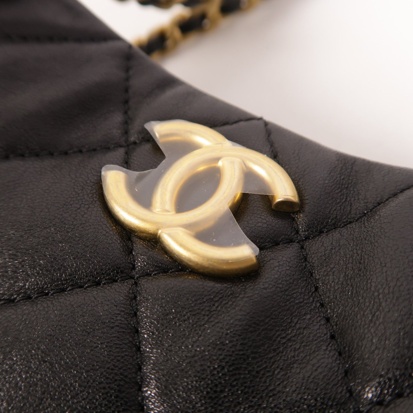 CHANEL 羊皮皮革Bucket Bag金扣鏈帶肩背袋