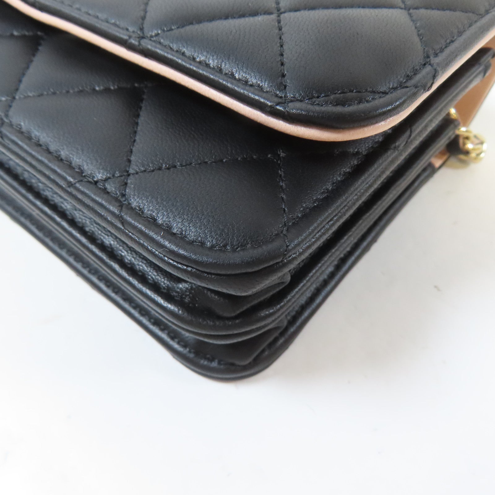 CHANEL 菱格羊皮皮革Mini Wallet On Chain金扣鏈帶肩背袋黑色/粉紅色