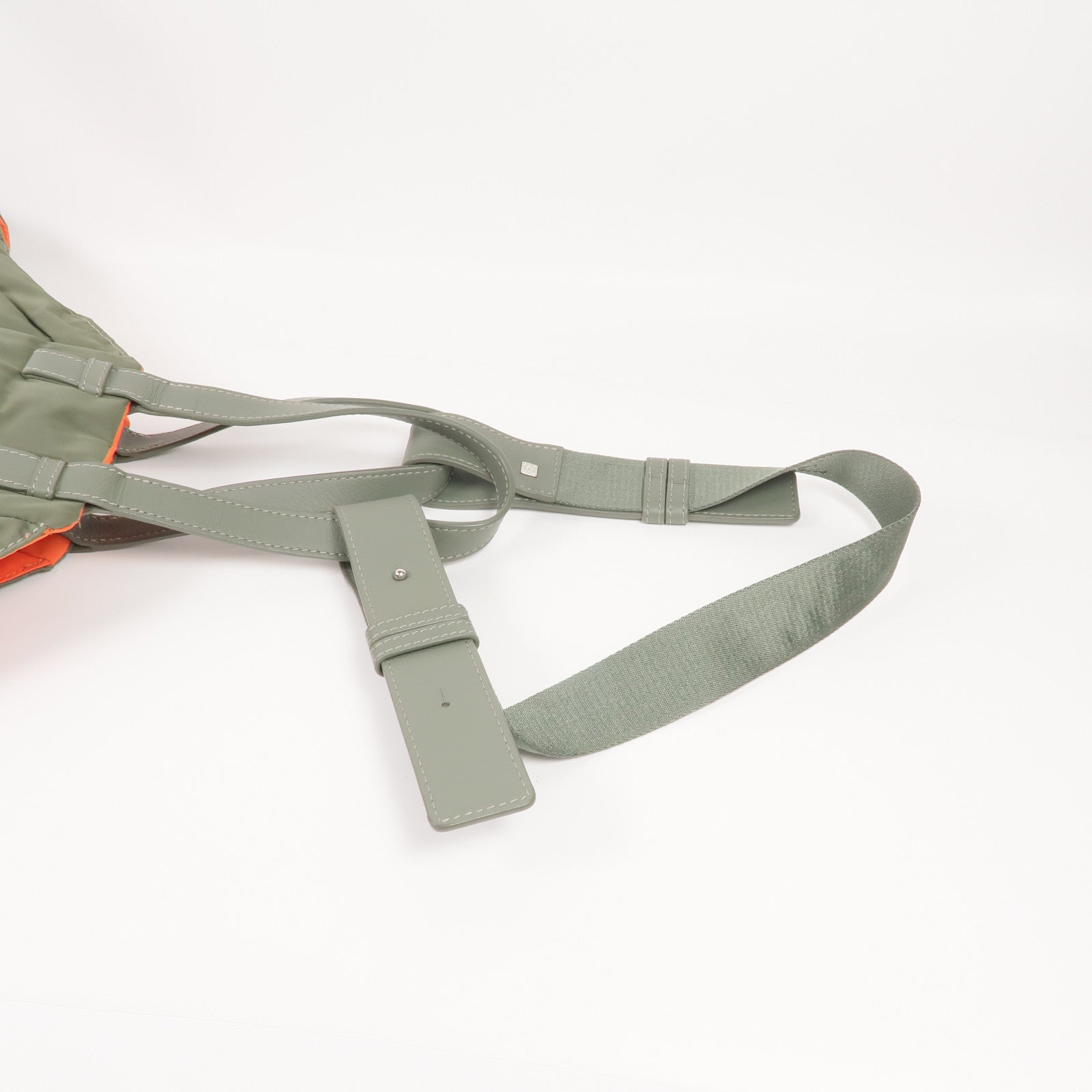 LOEWE 尼龍Hammock Reversible銀扣手挽肩背兩用袋