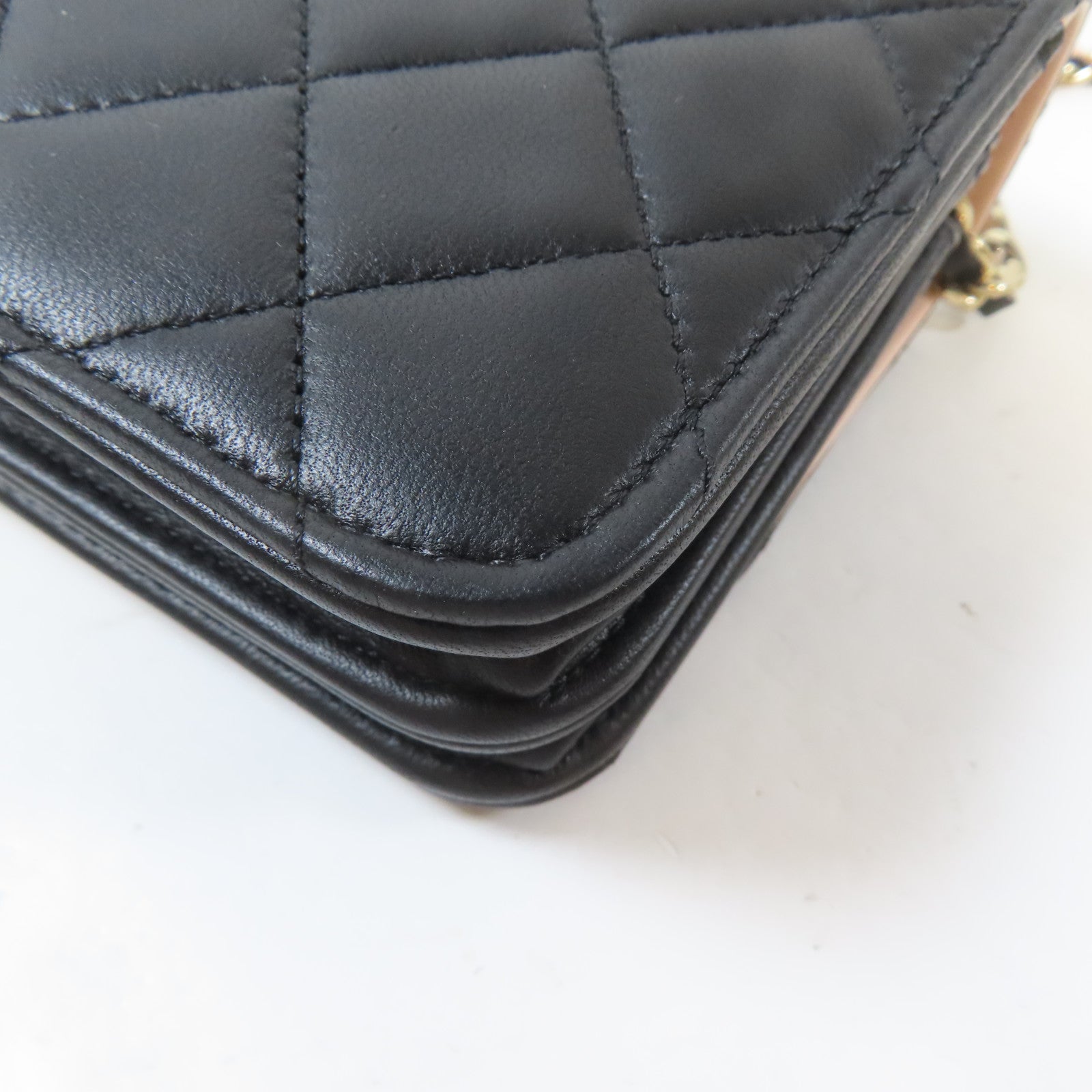 CHANEL 菱格羊皮皮革Mini Wallet On Chain金扣鏈帶肩背袋黑色/粉紅色