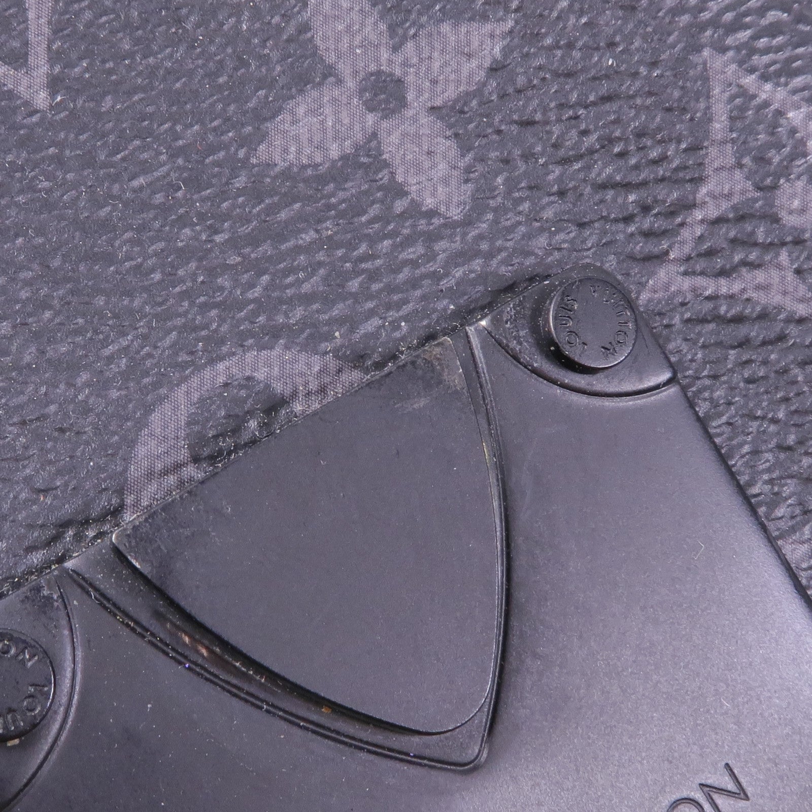 LOUIS VUITTON Monogram Eclipse S-Lock肩背袋