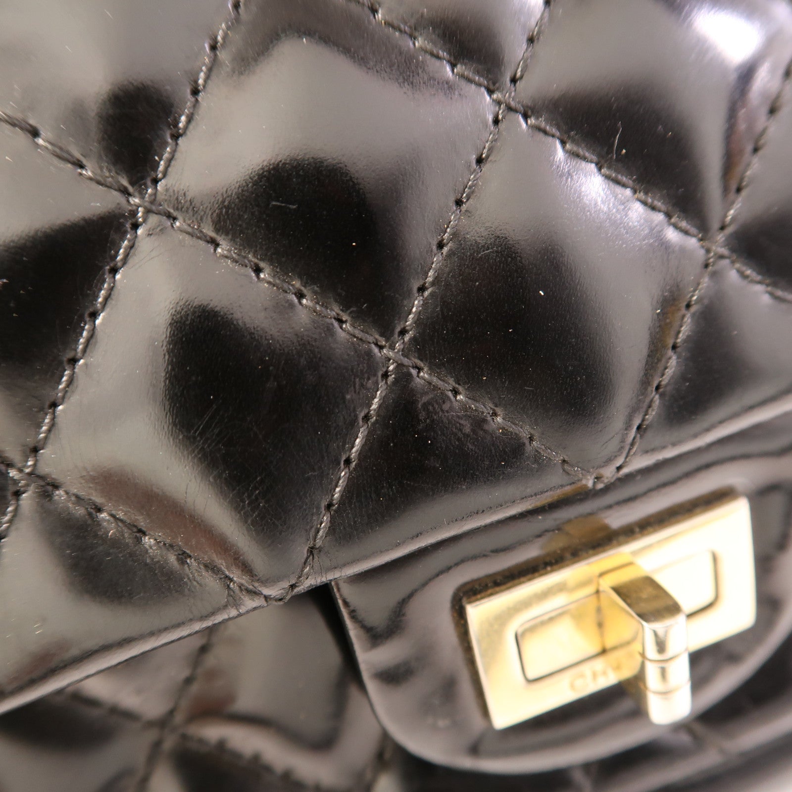 CHANEL 漆皮皮革2.55 Chain Shoulder金扣鏈帶肩背袋