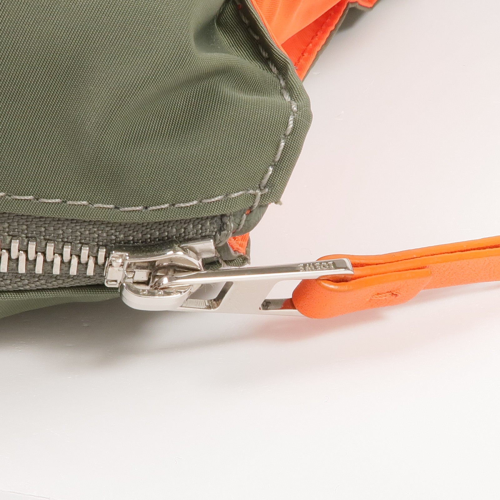 LOEWE 尼龍Hammock Reversible銀扣手挽肩背兩用袋