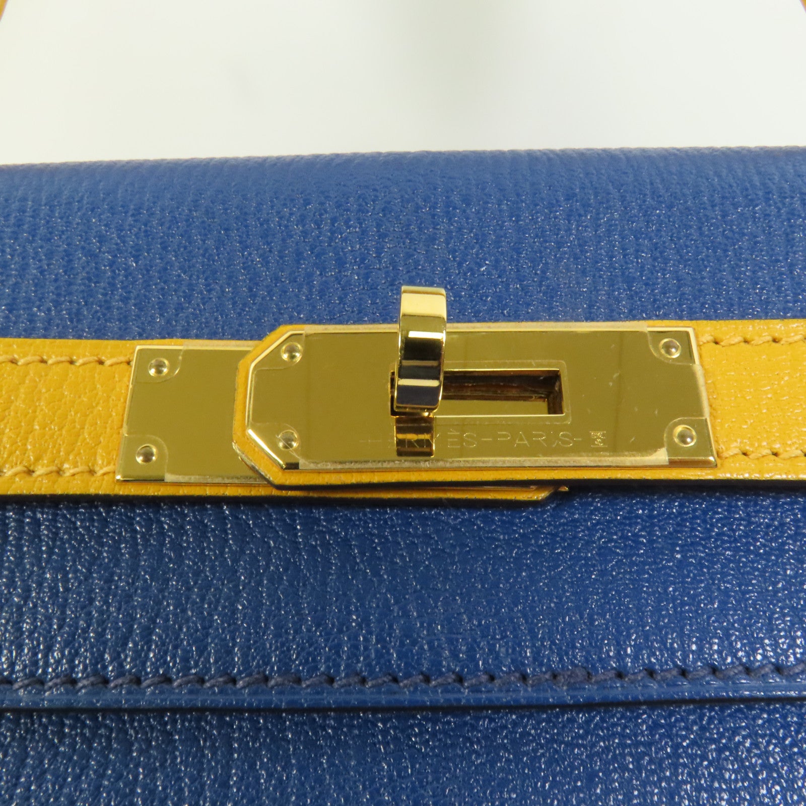 HERMES 【激減優惠】Chevre皮革Kelly 28金扣手挽肩背兩用袋Deep Blue/Jaune Ambre