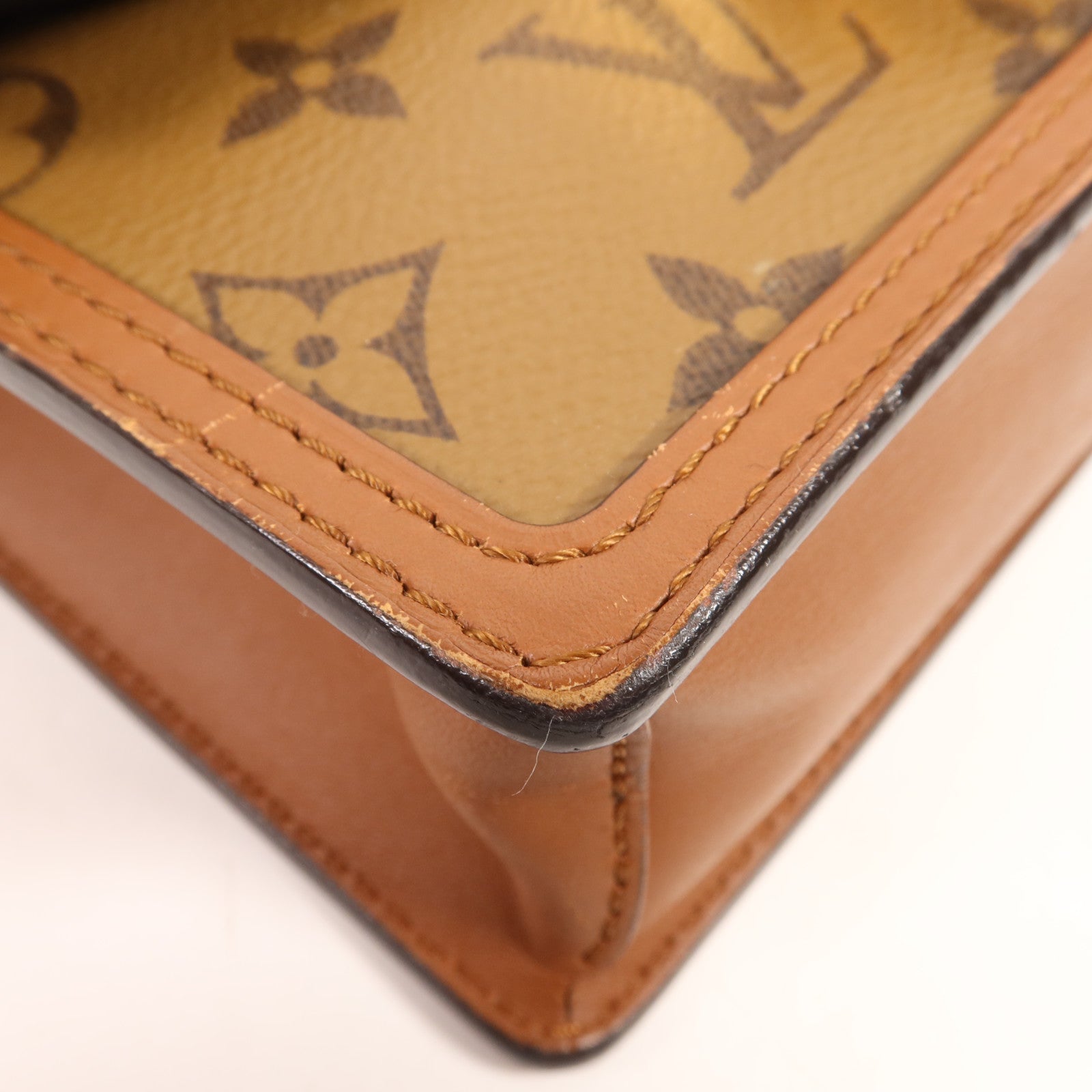 LOUIS VUITTON Monogram Reverse Dauphine金扣肩背袋