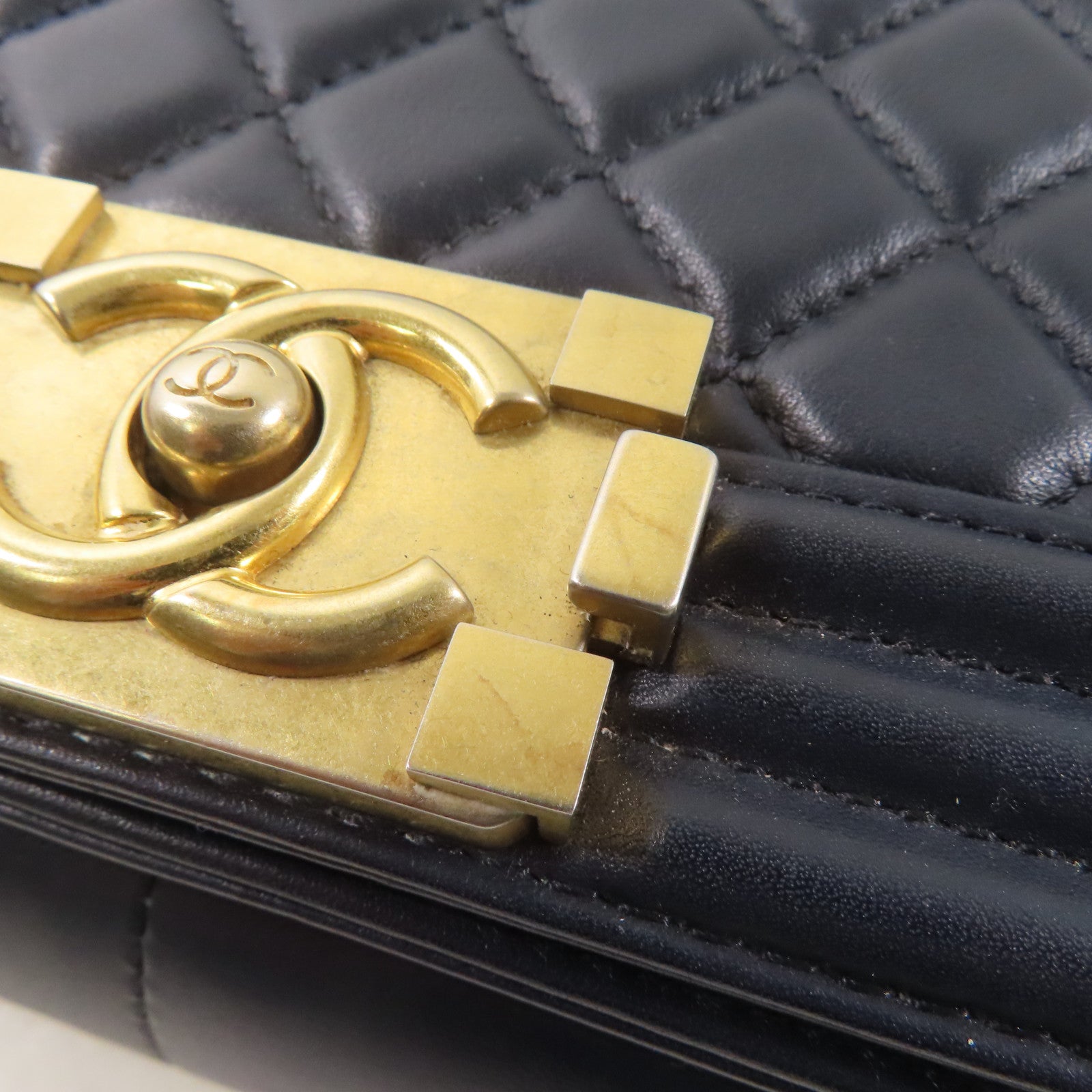 CHANEL 羊皮皮革Boy 25金扣鏈帶肩背袋深藍色