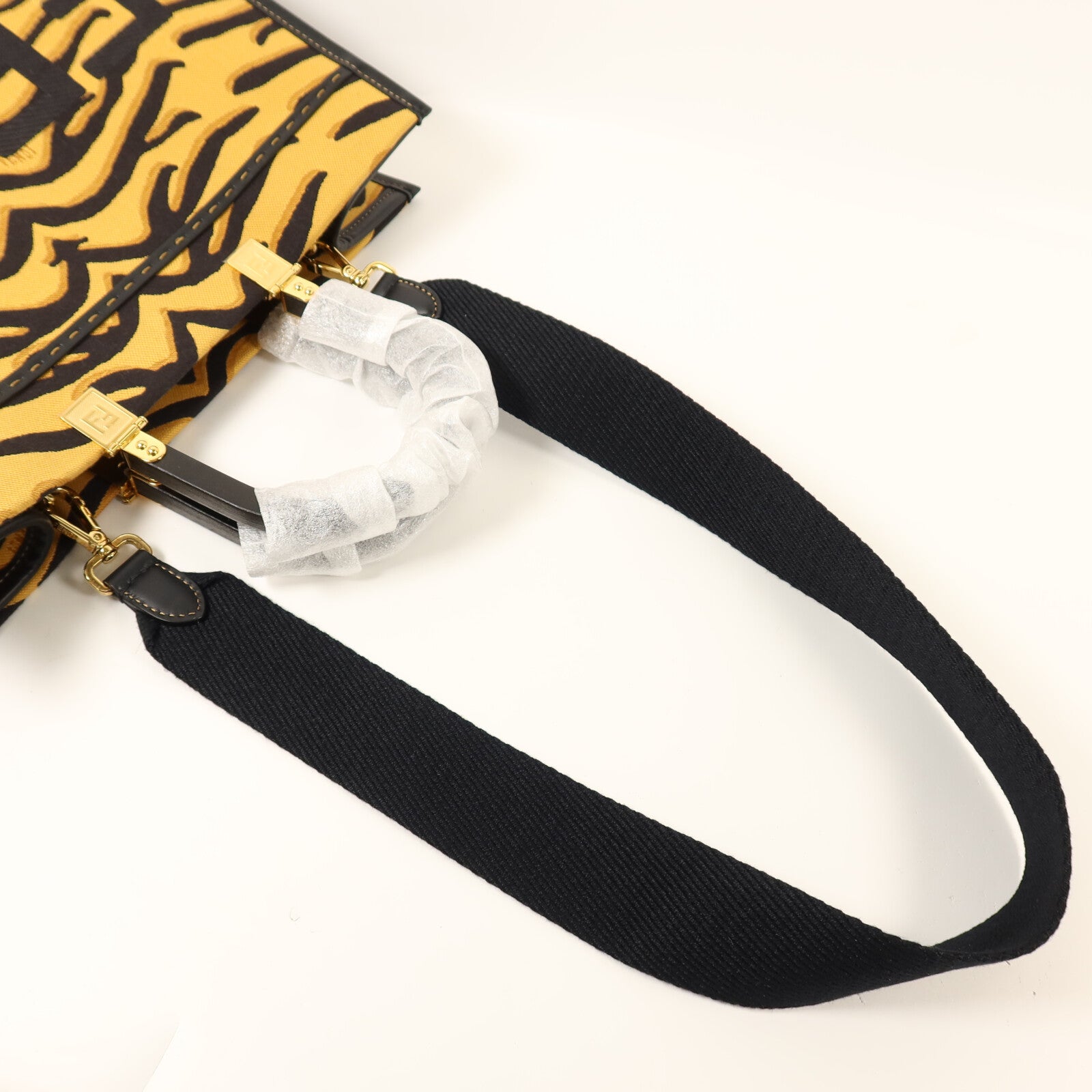 FENDI 帆布Sunshine Medium金扣手挽肩背兩用袋