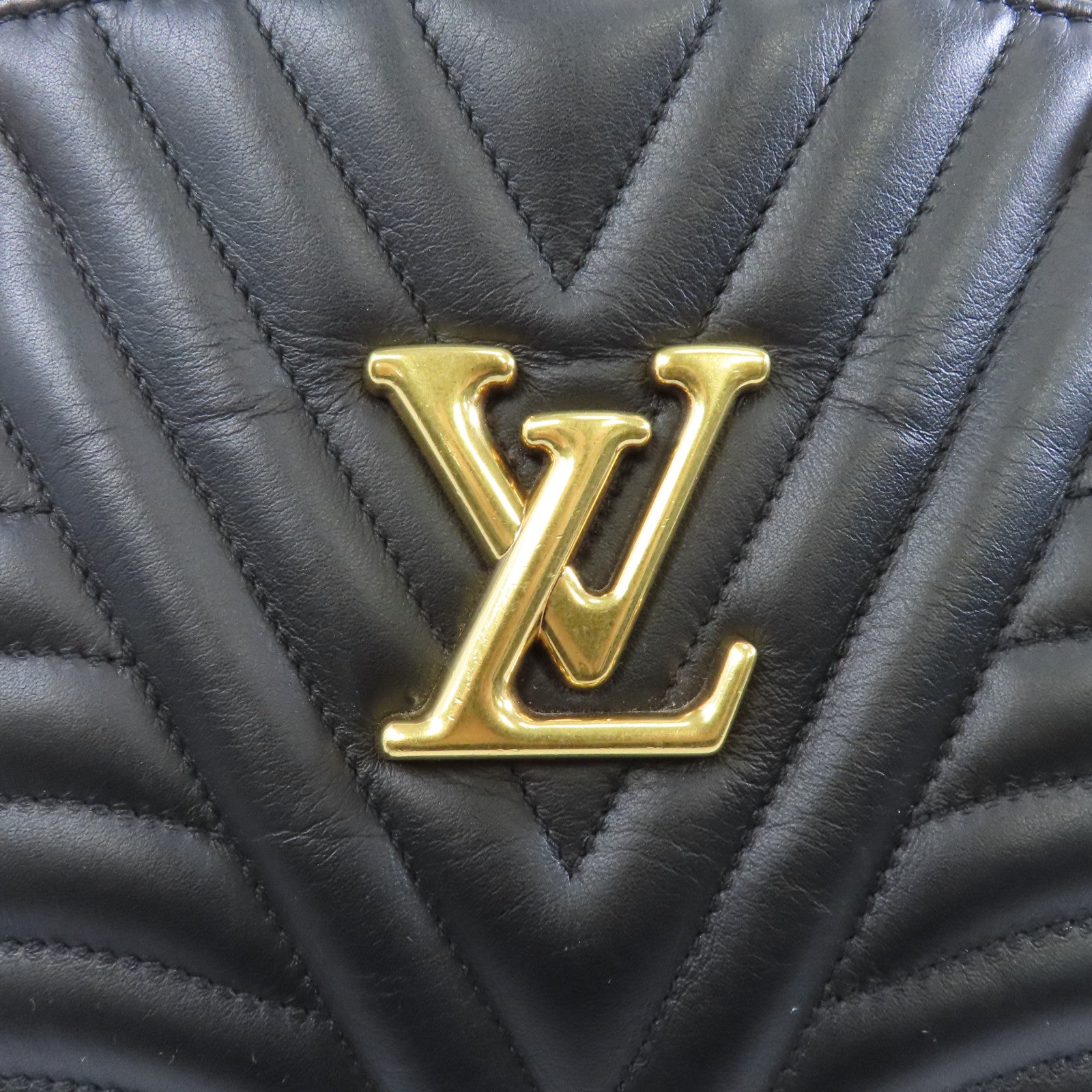 LOUIS VUITTON 牛皮皮革New Wave Tote Bag金扣鏈帶肩背袋黑色