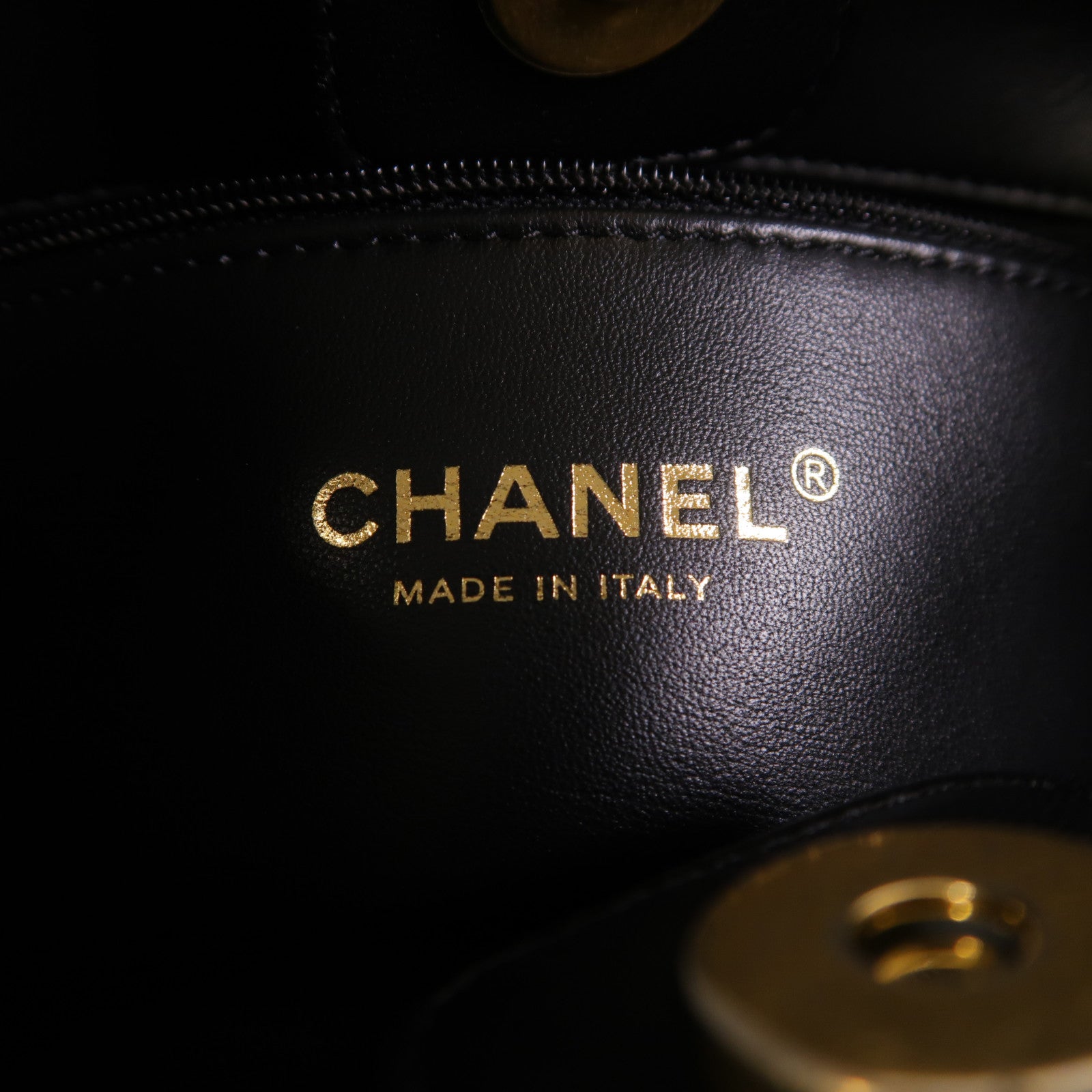 CHANEL 羊皮皮革Bucket Bag金扣鏈帶肩背袋