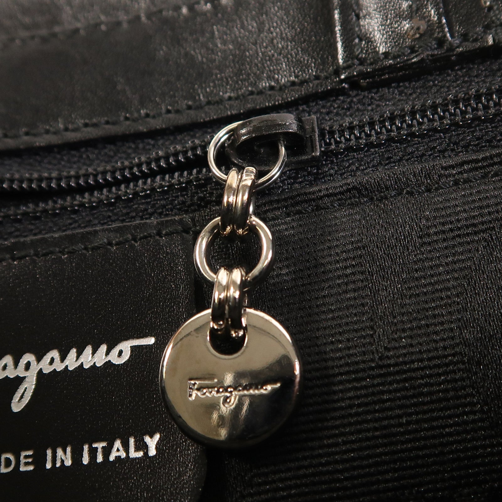 Salvatore Ferragamo 牛皮皮革2 Way Shoulder銀扣手挽肩背兩用袋