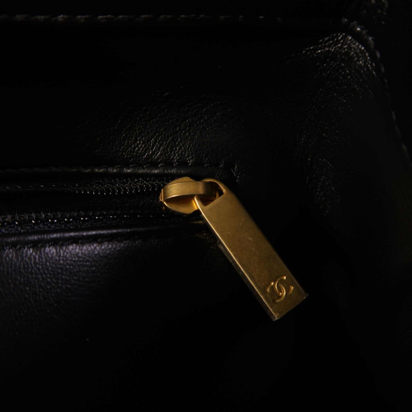 CHANEL 羊皮皮革Bucket Bag金扣鏈帶肩背袋