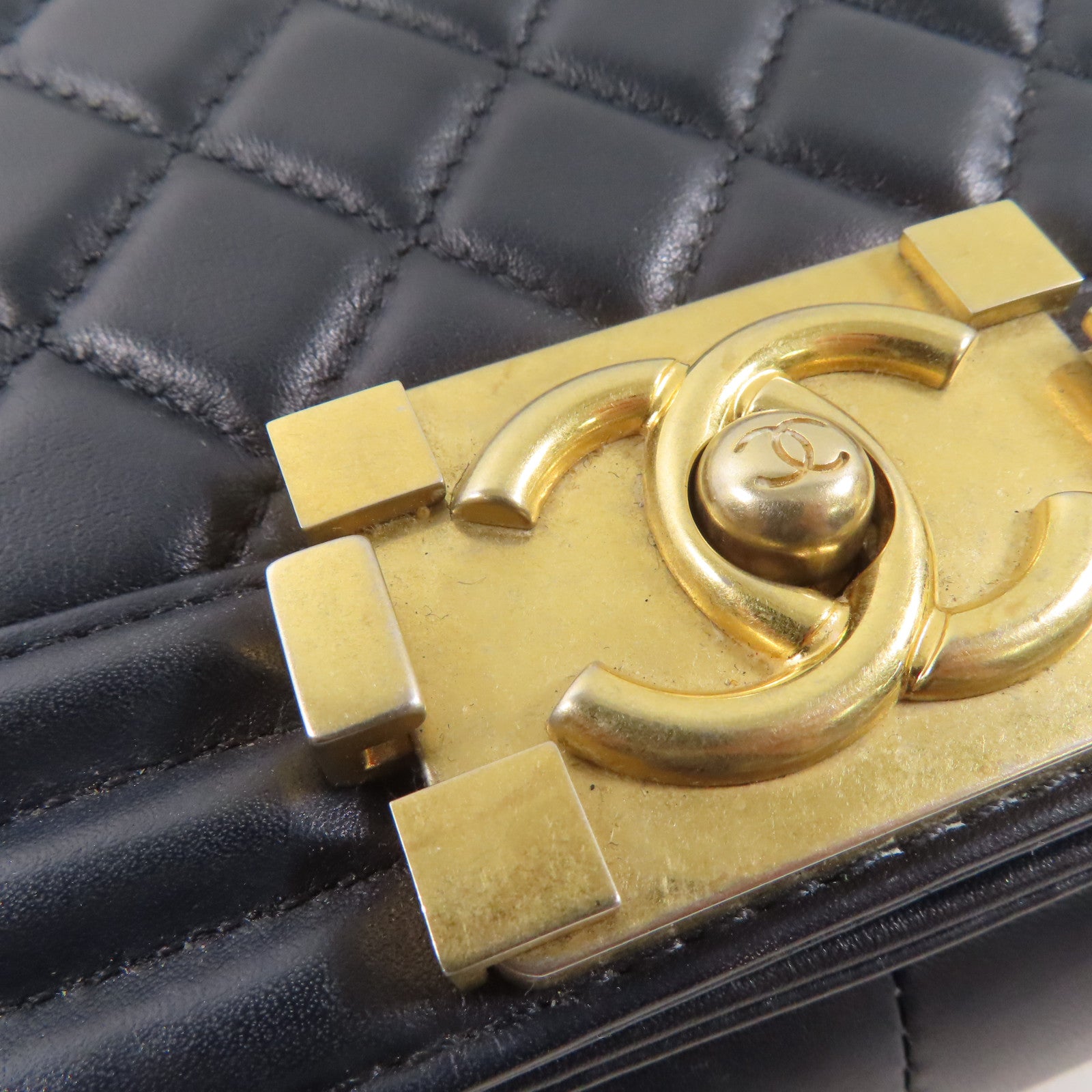CHANEL 羊皮皮革Boy 25金扣鏈帶肩背袋深藍色