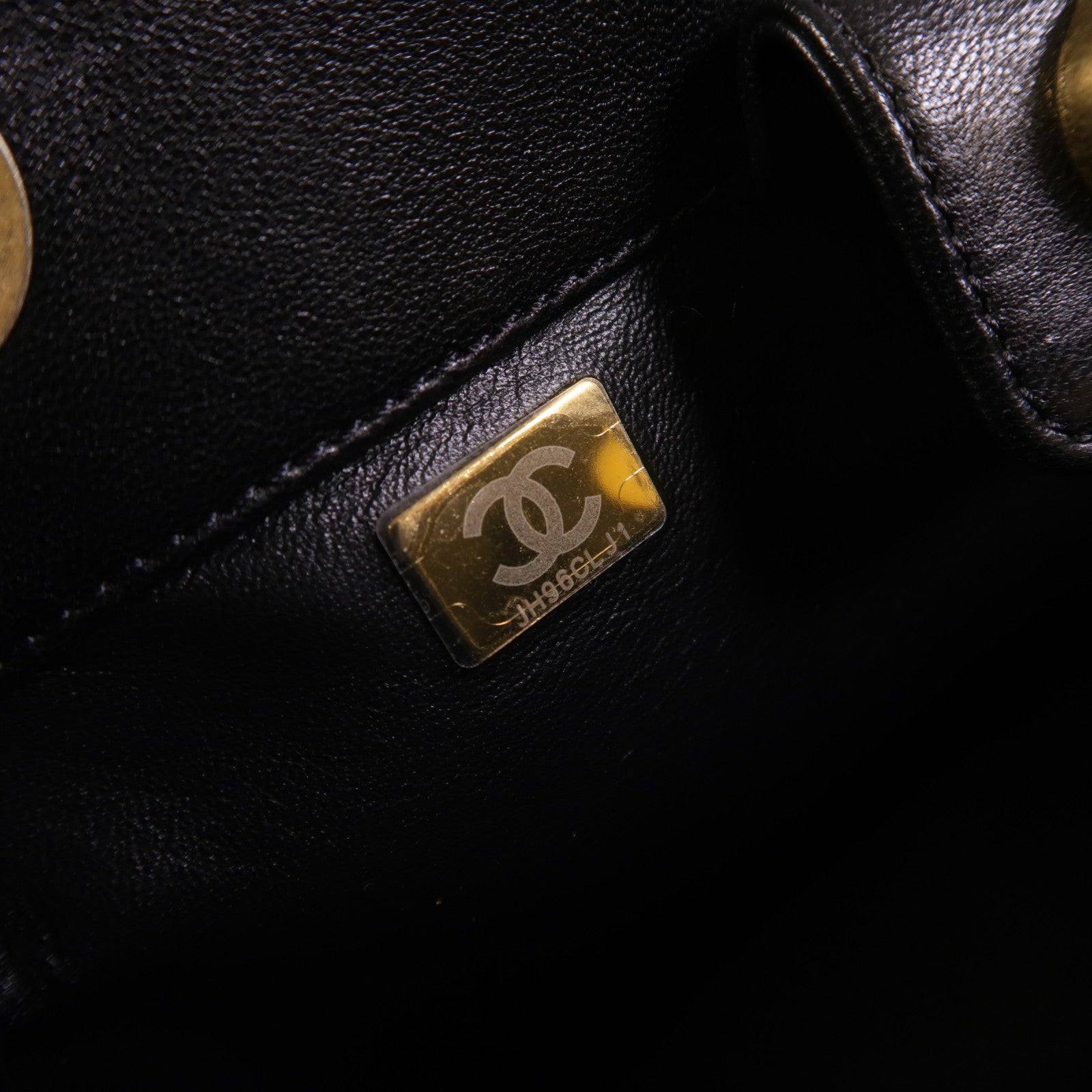 CHANEL 羊皮皮革Bucket Bag金扣鏈帶肩背袋