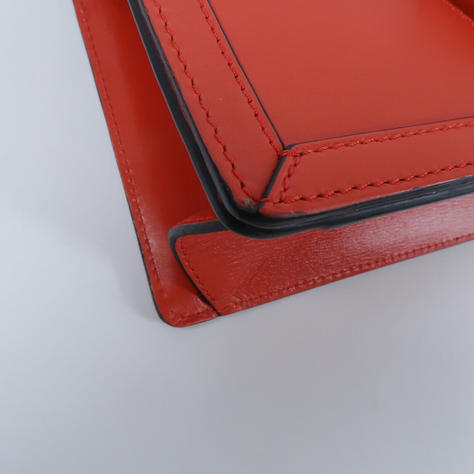 LOEWE 牛皮皮革Barcelona肩背袋