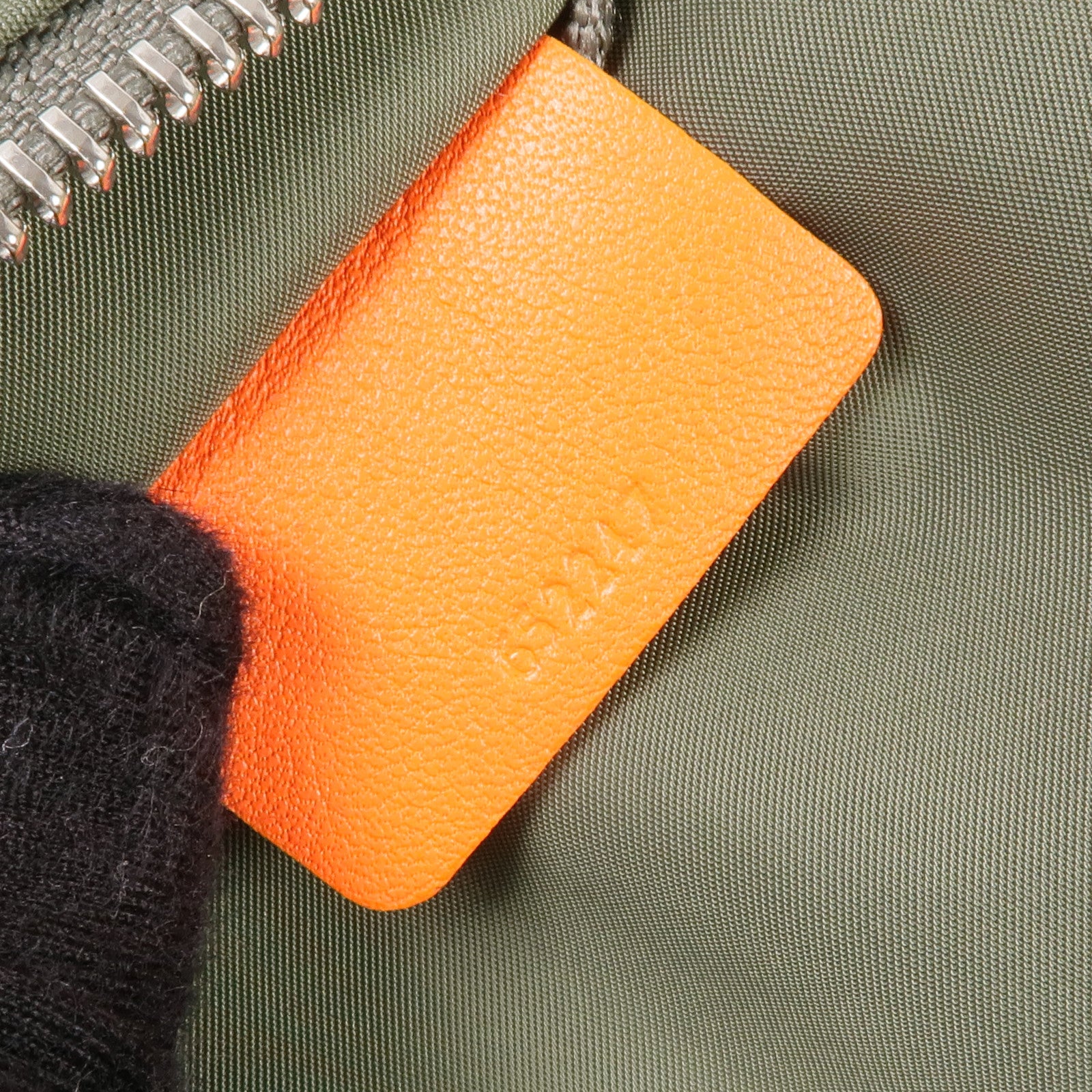 LOEWE 尼龍Hammock Reversible銀扣手挽肩背兩用袋