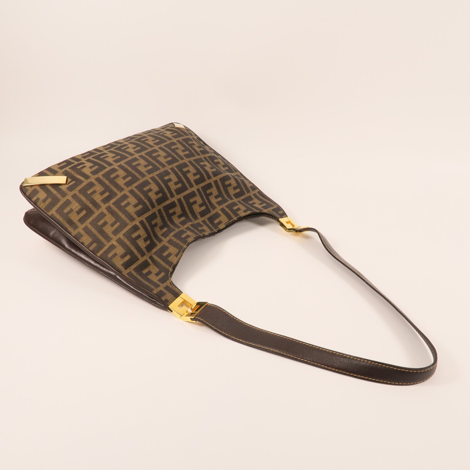 FENDI 帆布Zucca Hobo Bag金扣肩背袋