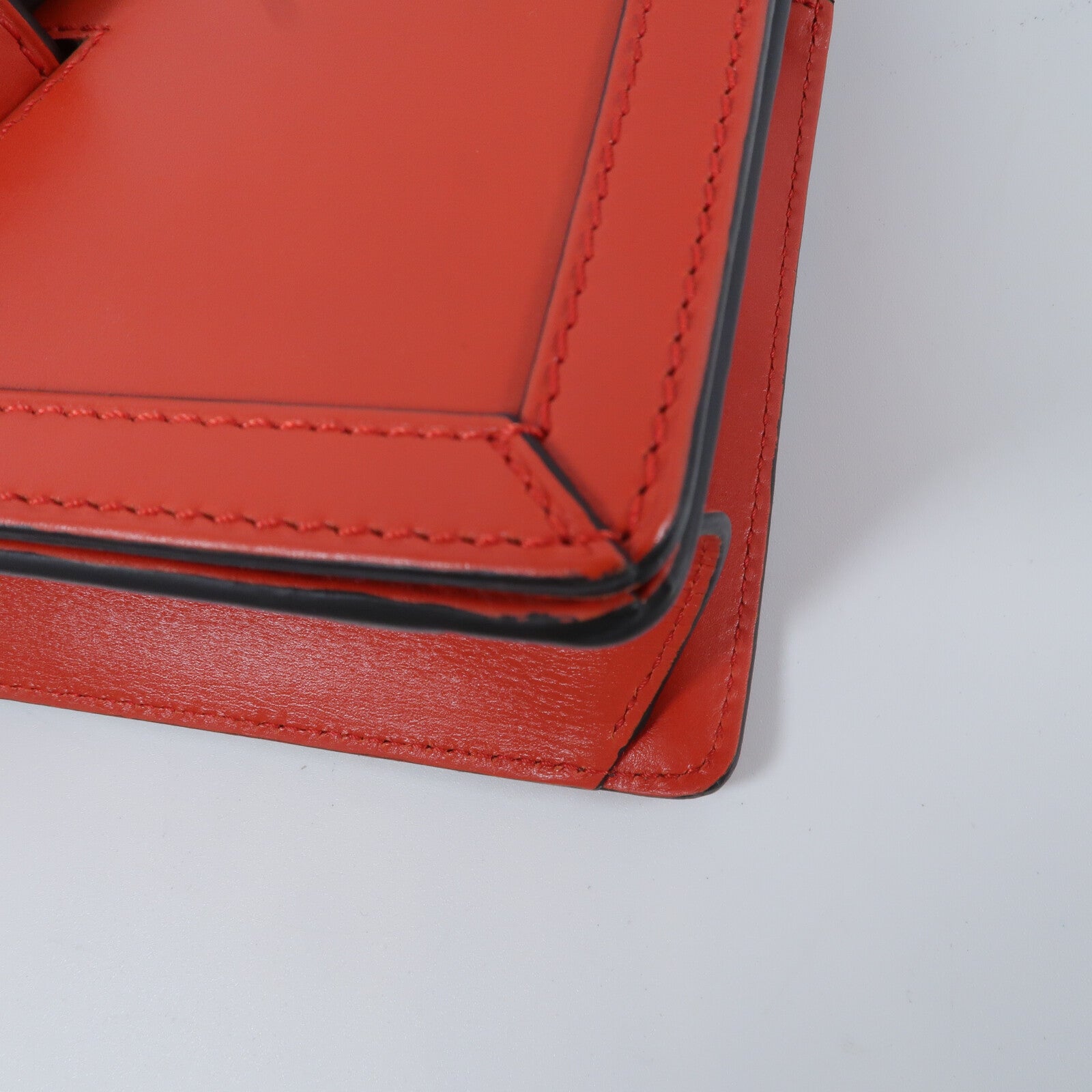 LOEWE 牛皮皮革Barcelona肩背袋