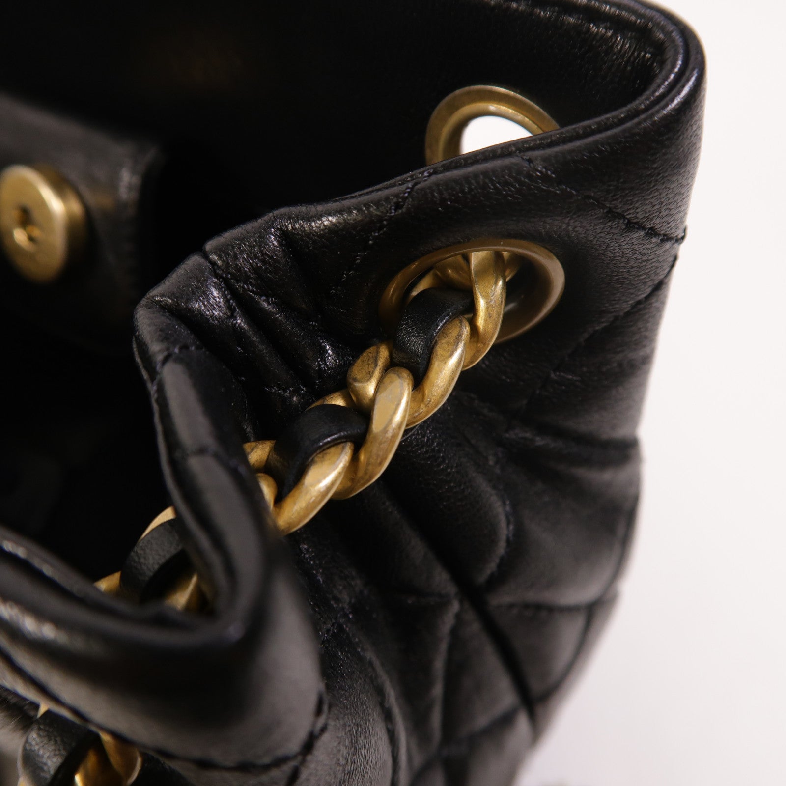 CHANEL 羊皮皮革Bucket Bag金扣鏈帶肩背袋