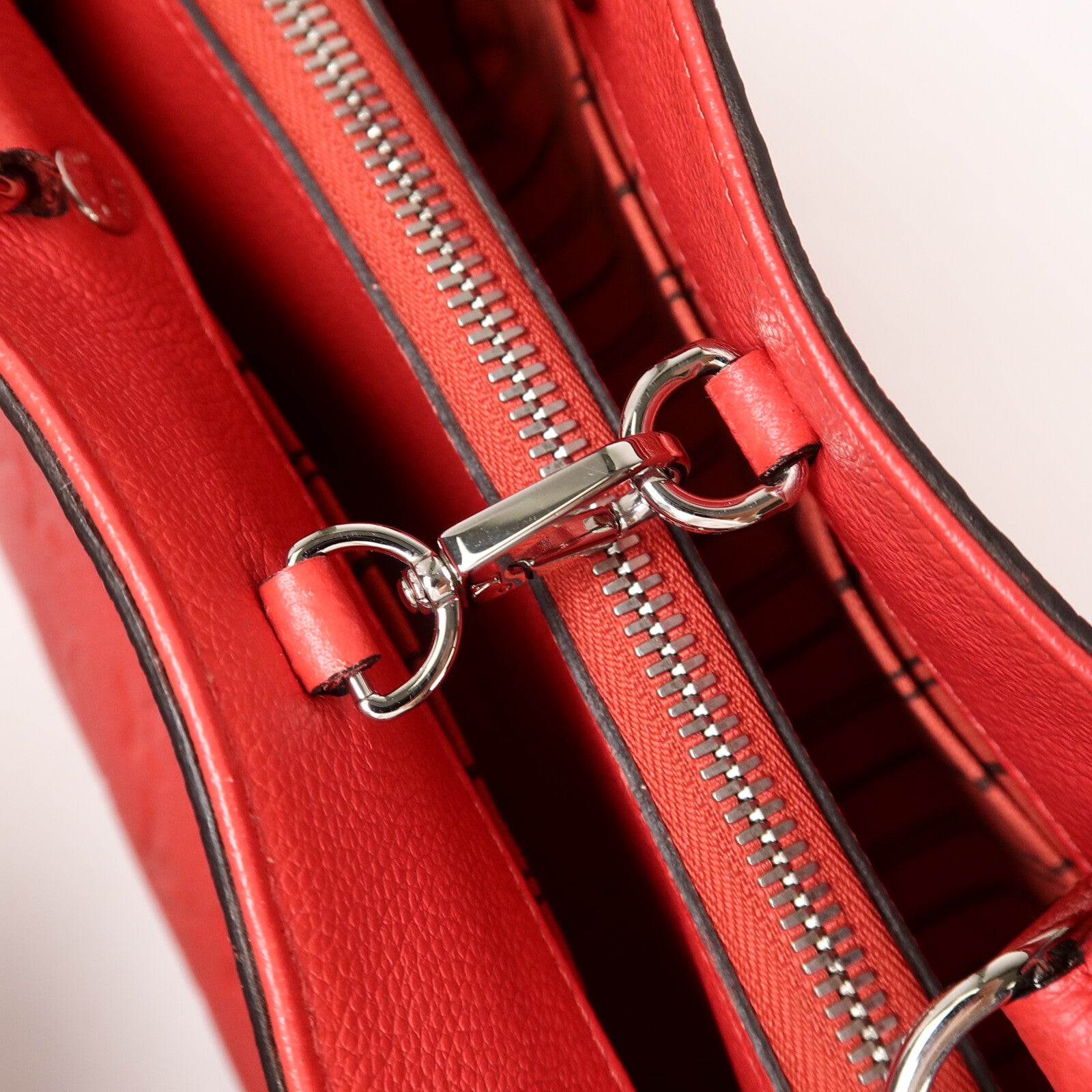 LOUIS VUITTON Monogram Empreinte Montaigne MM肩背袋