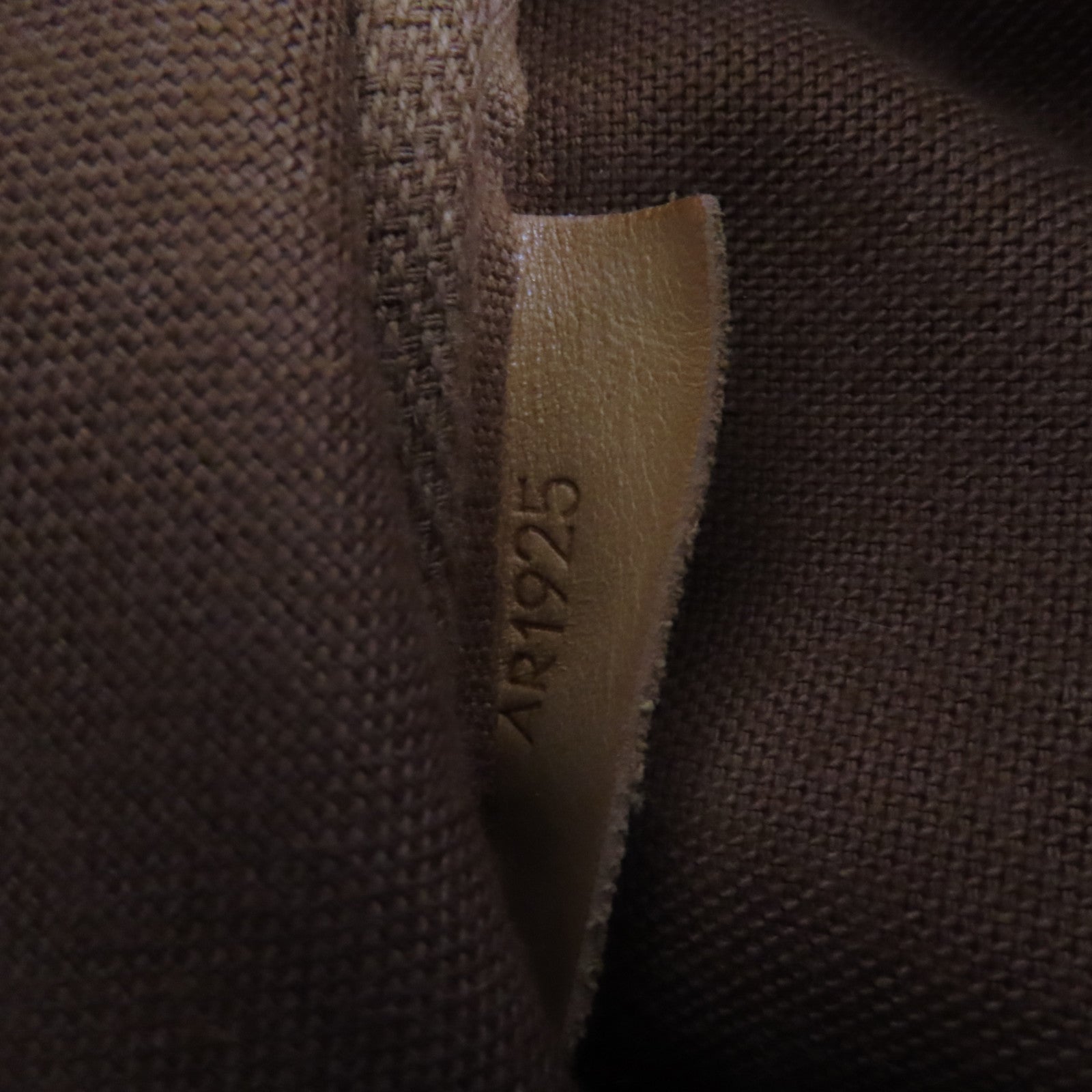 LOUIS VUITTON Monogram Saumur 30 Shoulder Bag金扣肩背袋啡色