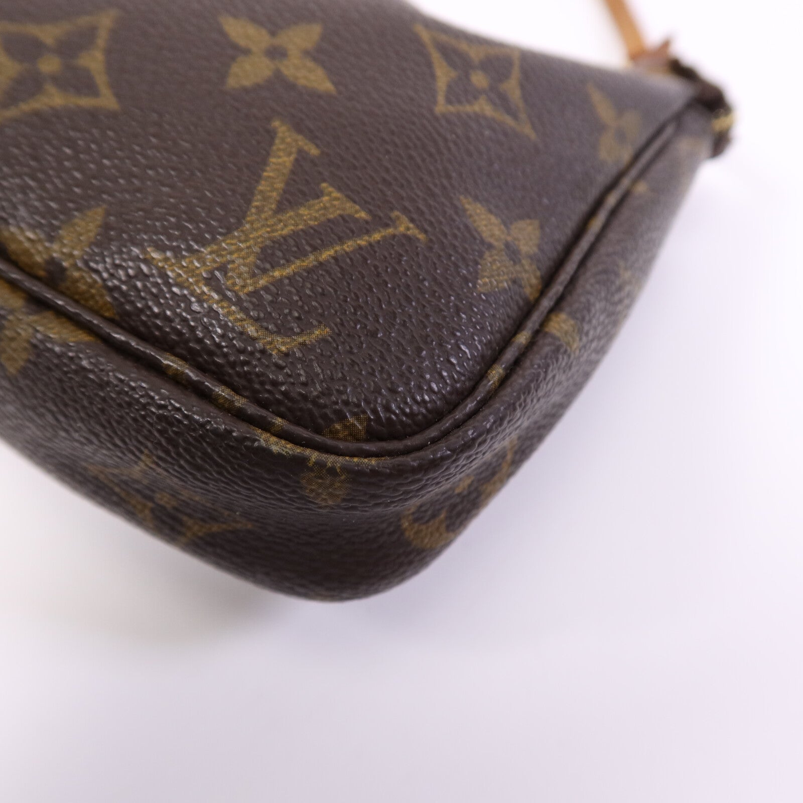 LOUIS VUITTON Monogram Pochette Accessoires金扣手挽袋