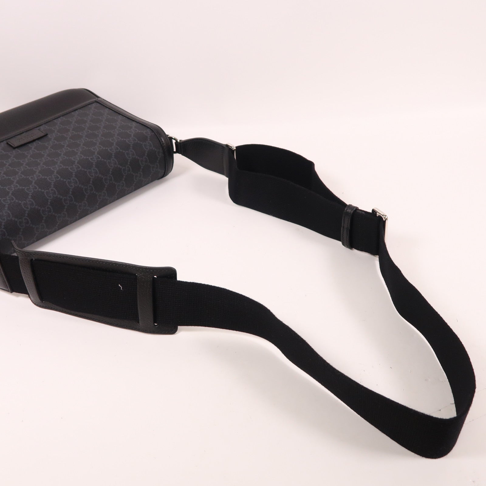 GUCCI 塗層帆布/牛皮皮革Medium GG Crossbody Bag銀扣肩背袋