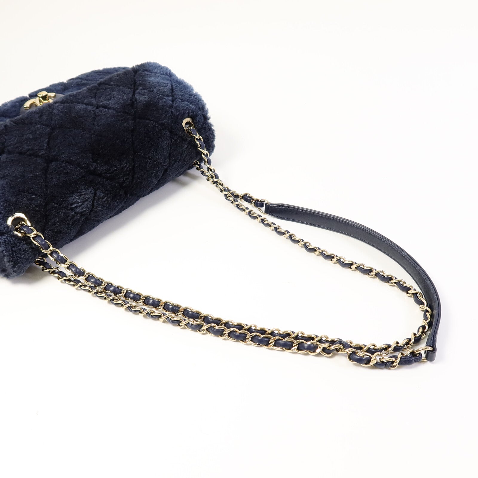 CHANEL 兔毛Flap Bag Medium鏈帶手挽肩背兩用袋