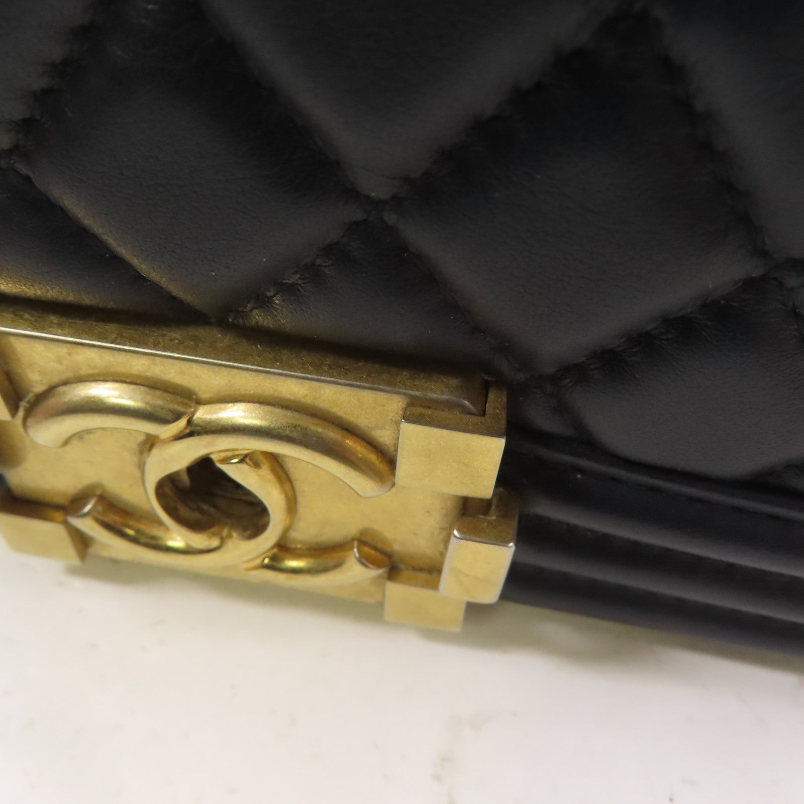 CHANEL 羊皮皮革Boy 25金扣鏈帶肩背袋深藍色