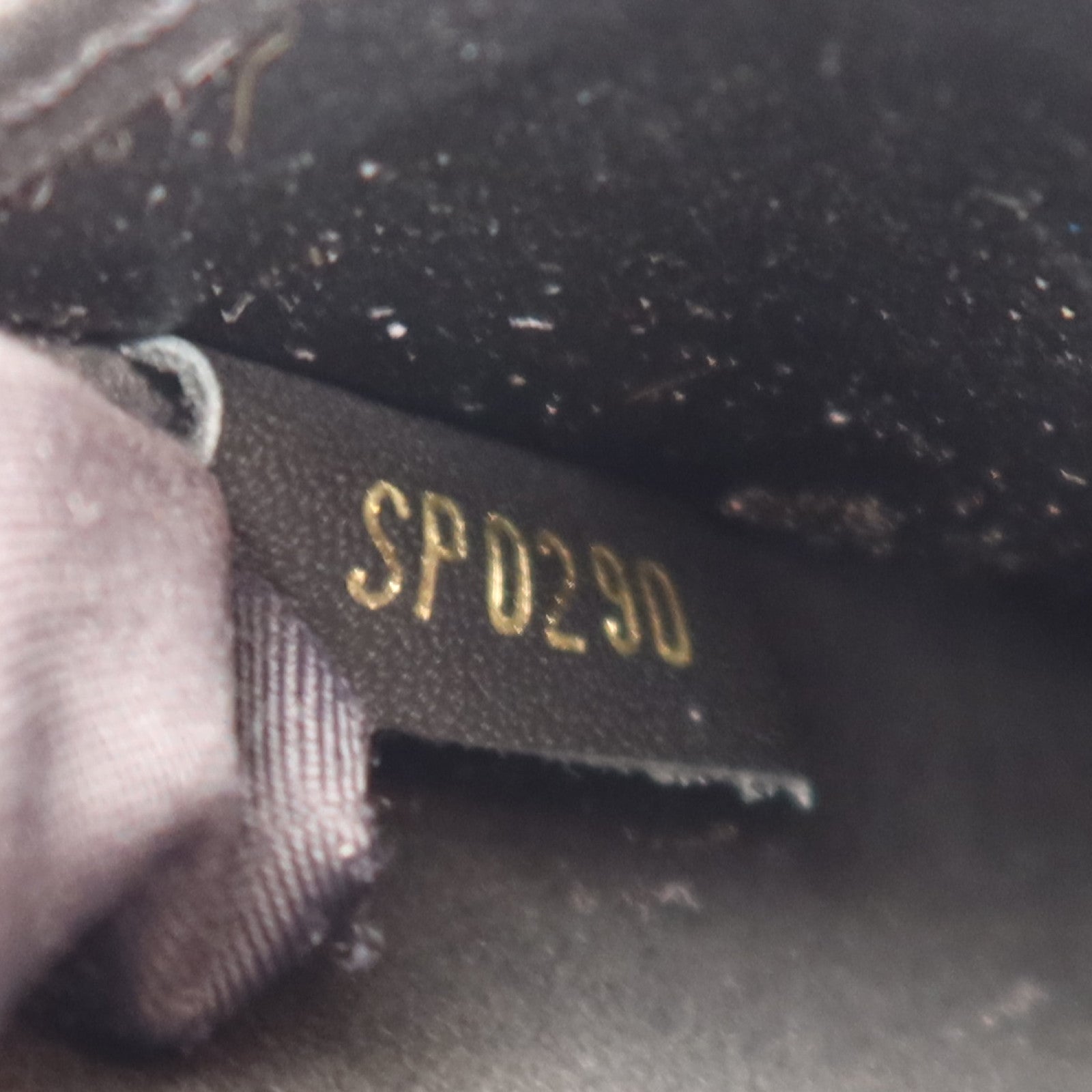 LOUIS VUITTON Monogram Reverse Dauphine金扣肩背袋