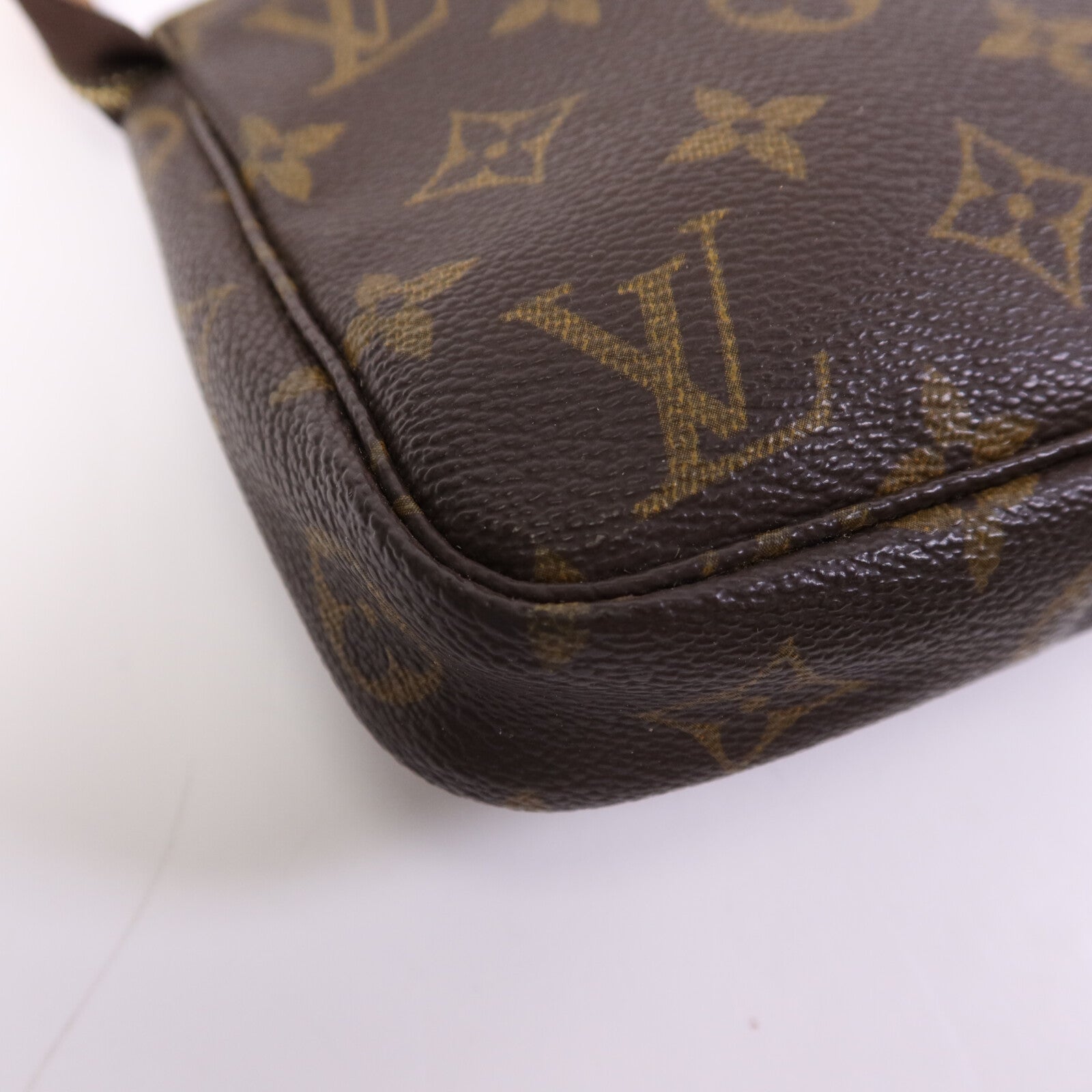 LOUIS VUITTON Monogram Pochette Accessoires金扣手挽袋