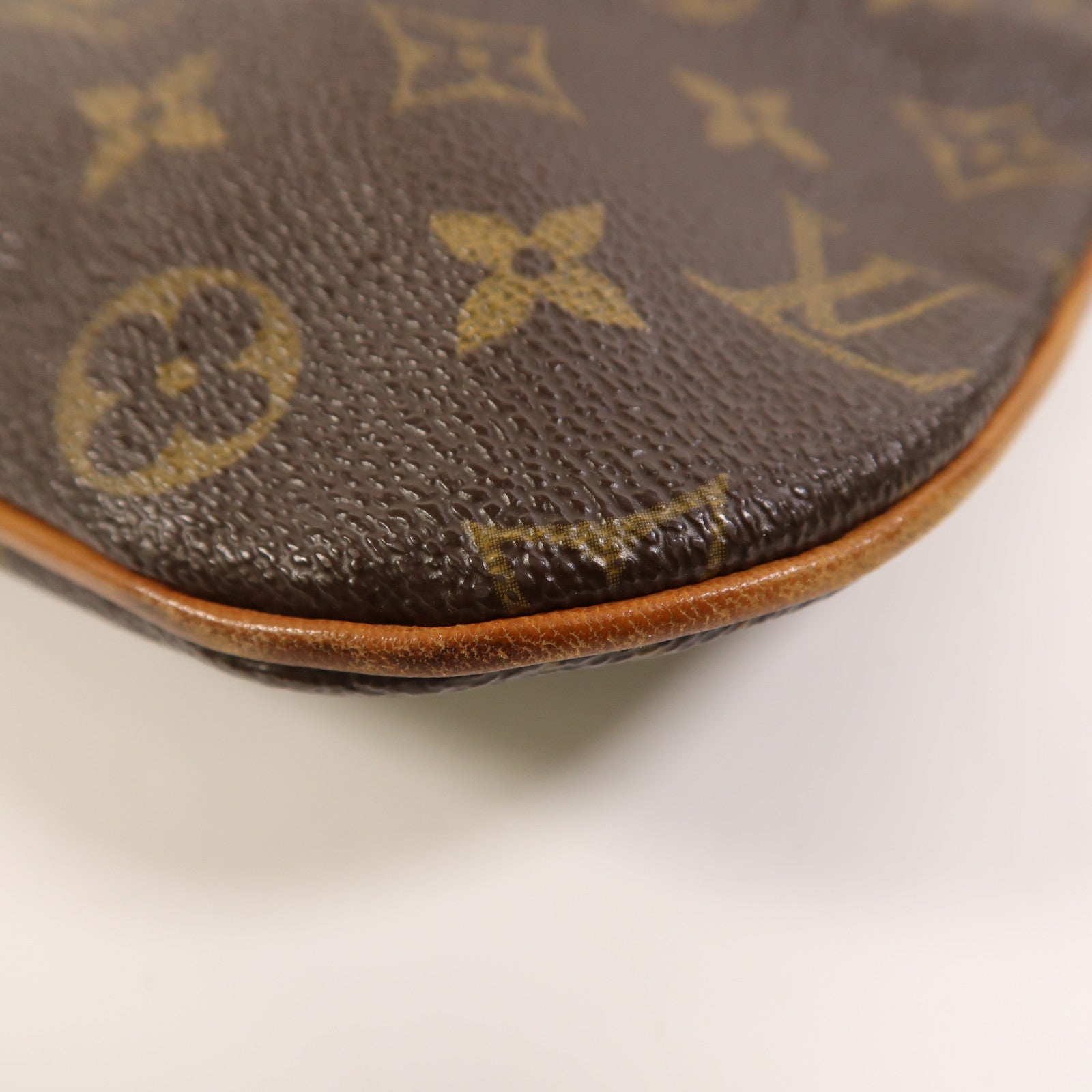 LOUIS VUITTON Monogram Pochette Bosphore金扣肩背袋棕色
