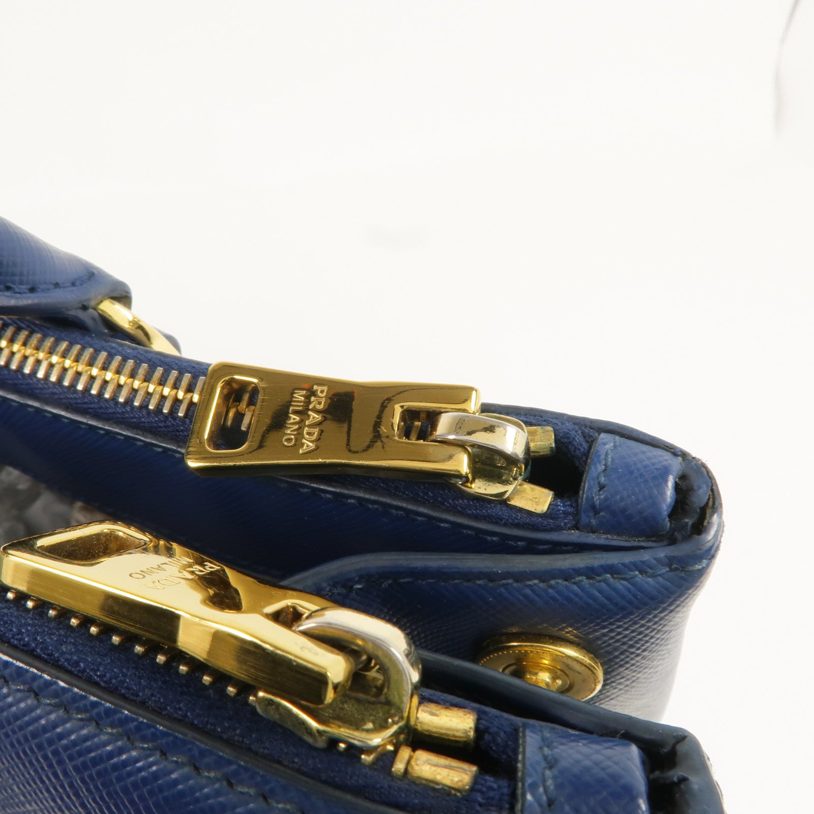 PRADA Saffiano皮革Galleria金扣手挽袋