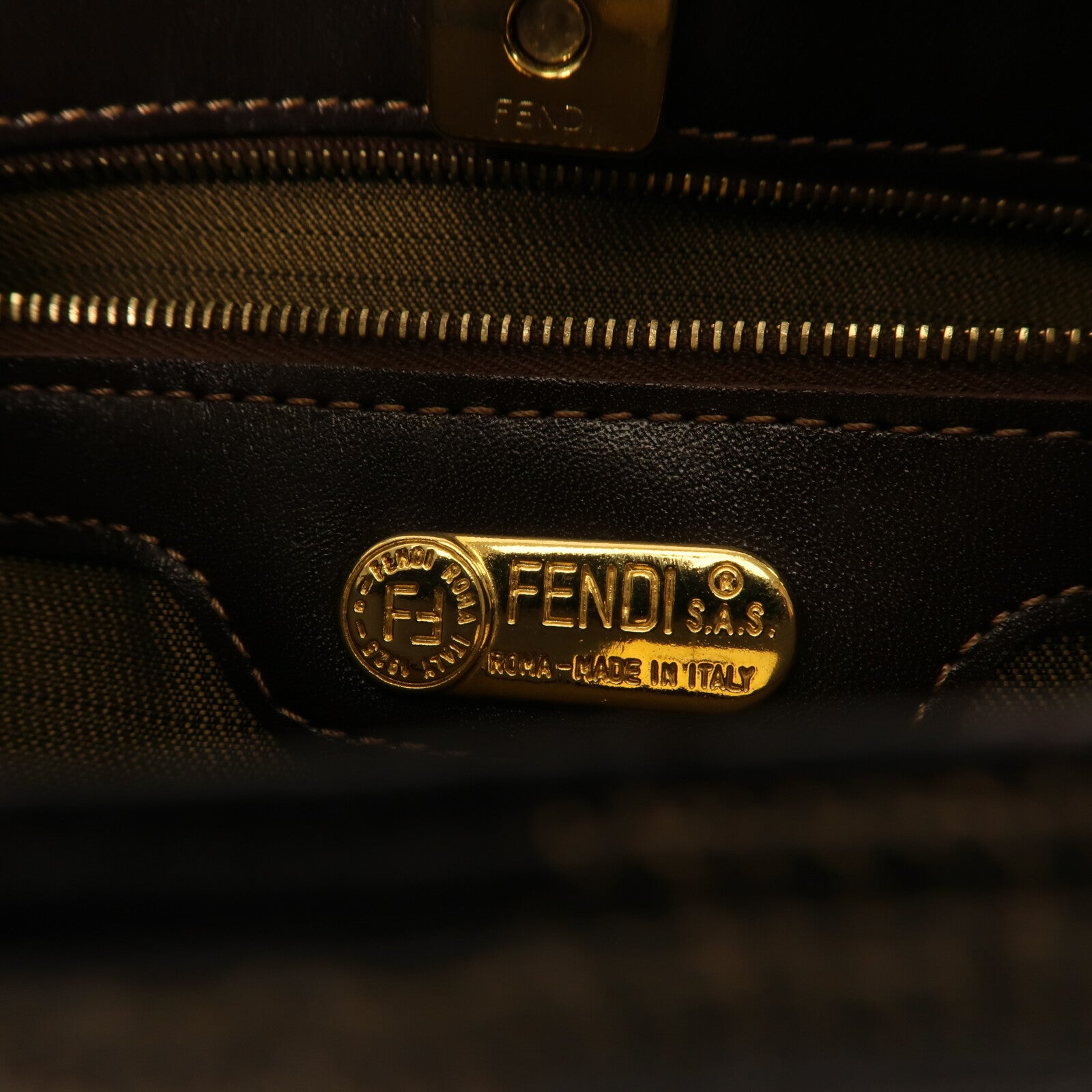 FENDI 帆布Zucca Hobo Bag金扣肩背袋