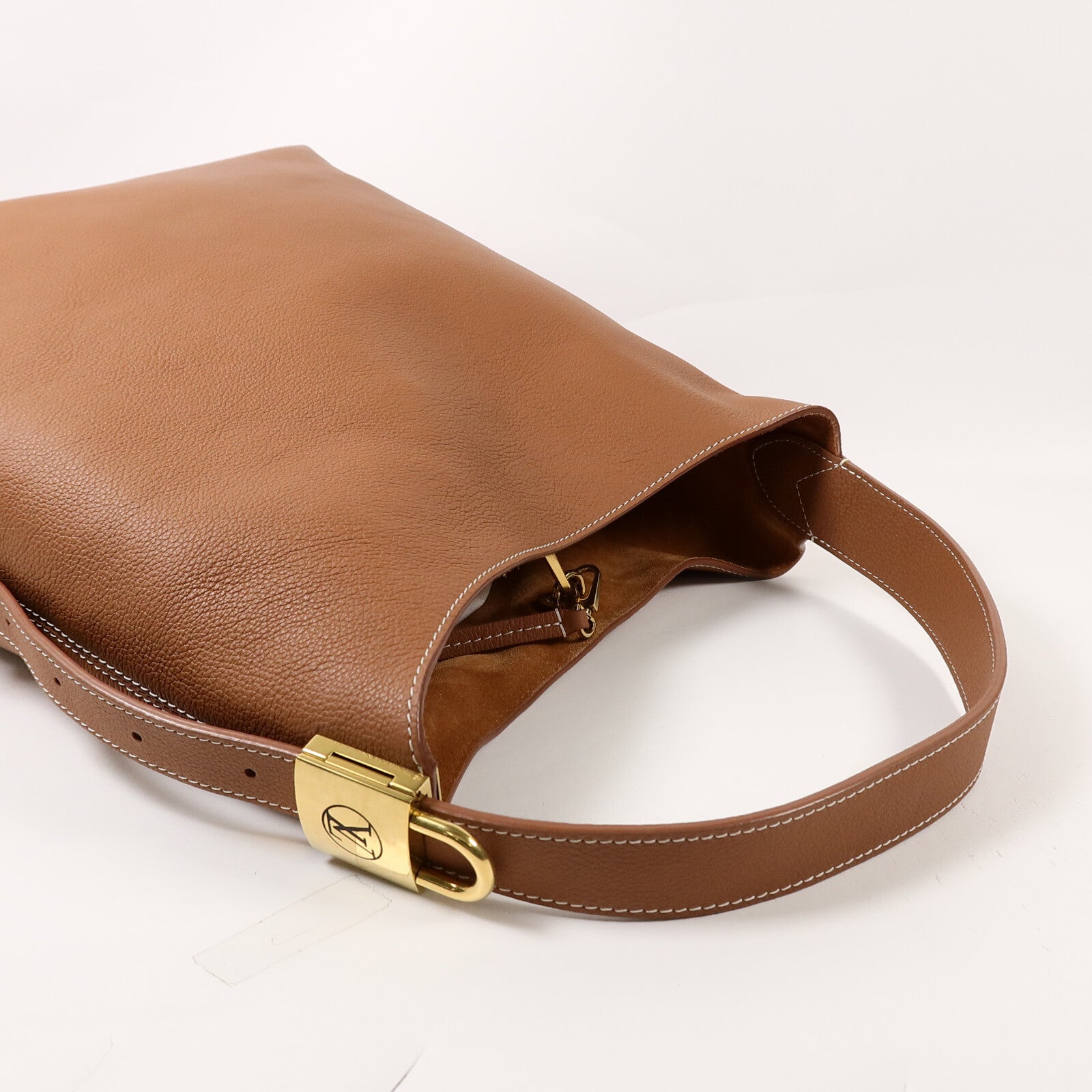 LOUIS VUITTON 牛皮皮革Low Key Hobo MM肩背袋