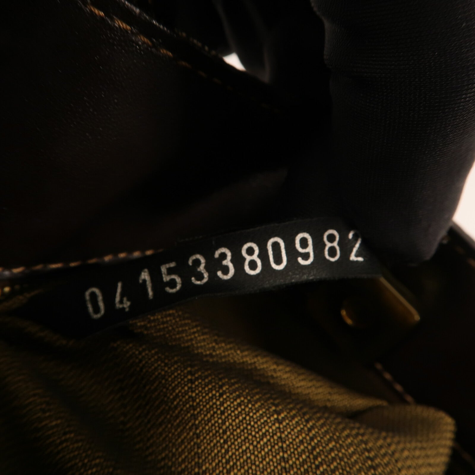FENDI 帆布Zucca Hobo Bag金扣肩背袋