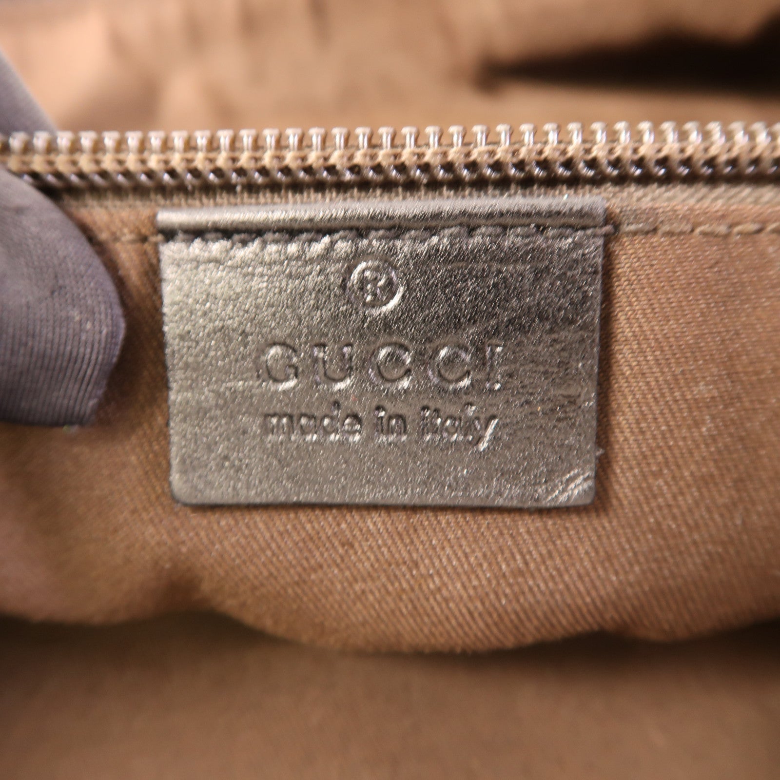 GUCCI 皮革Shoulder Bag銀扣肩背袋