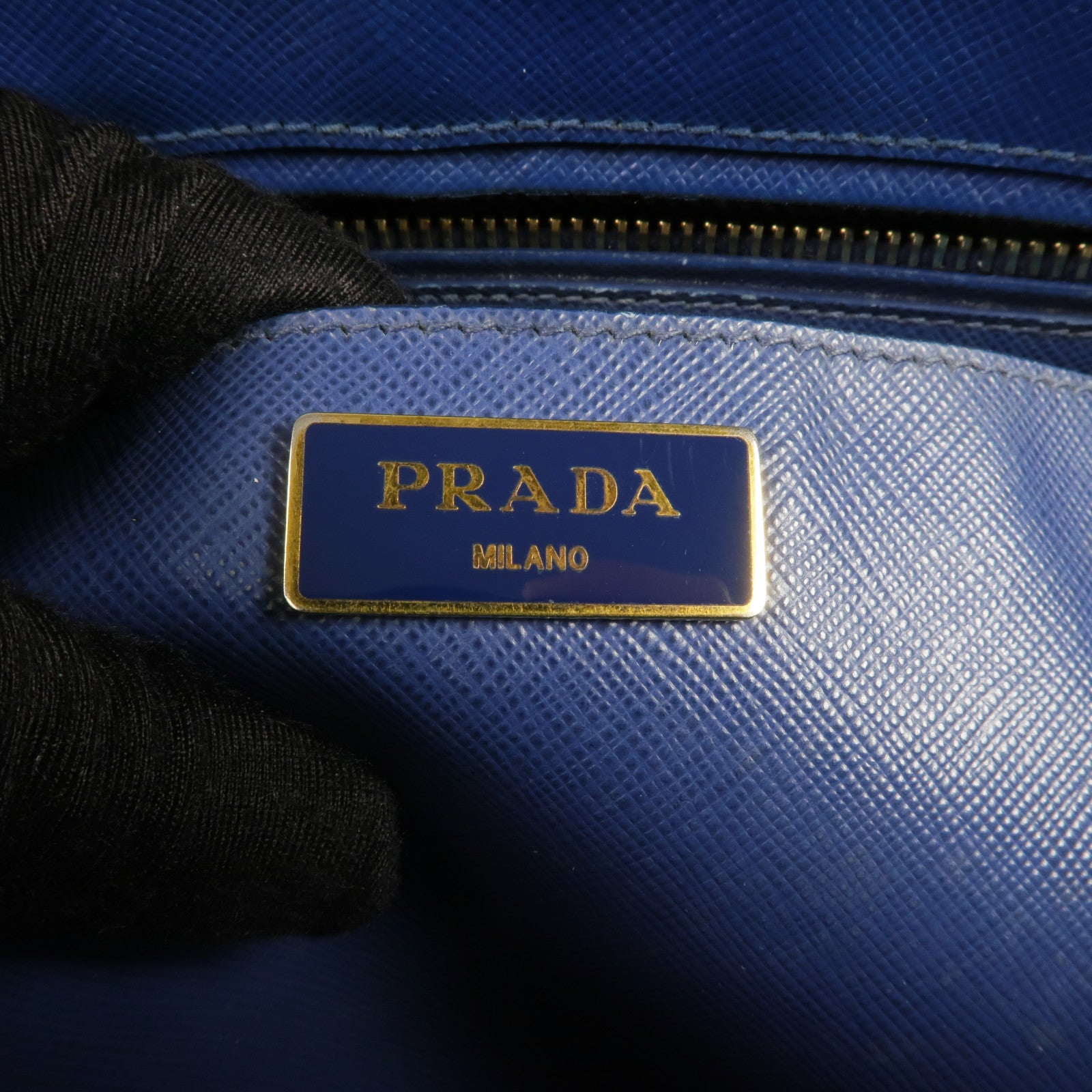 PRADA Saffiano皮革Galleria金扣手挽袋