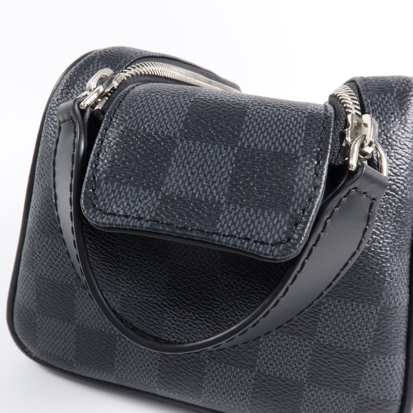 LOUIS VUITTON Damier Graphite Dopp Kit Toilet Pouch手拿包