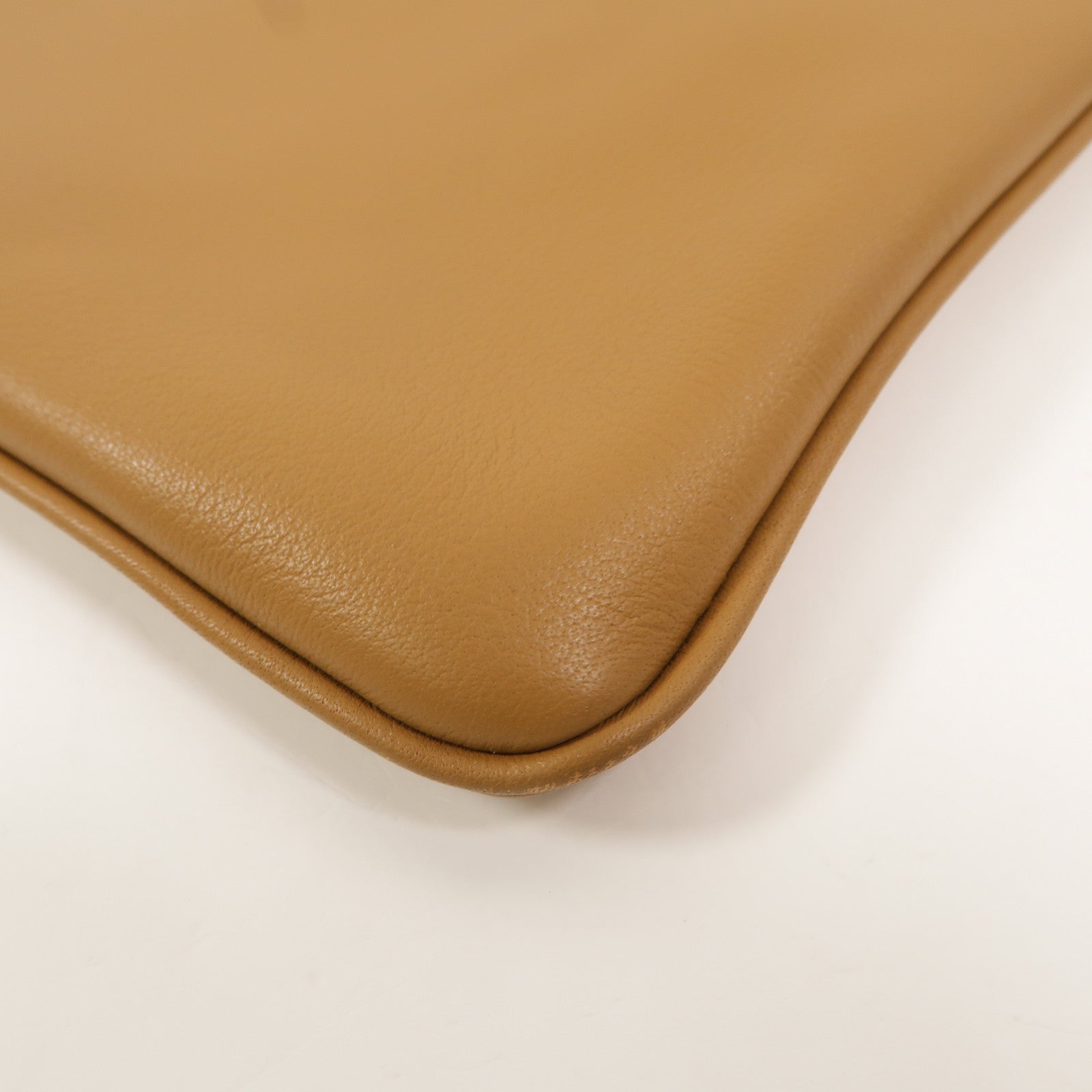 PRADA 牛皮皮革Shoulder Pouch肩背袋