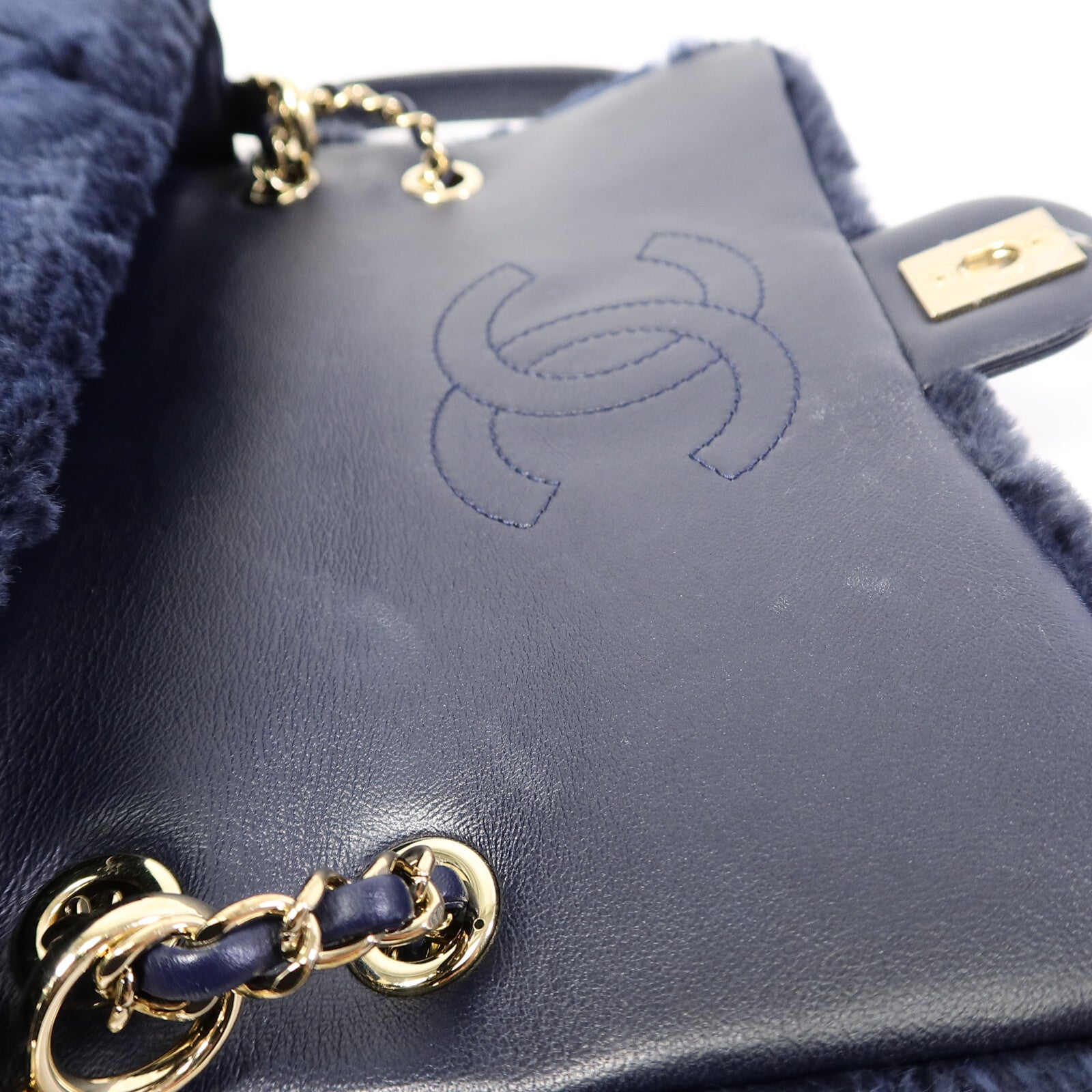 CHANEL 兔毛Flap Bag Medium鏈帶手挽肩背兩用袋